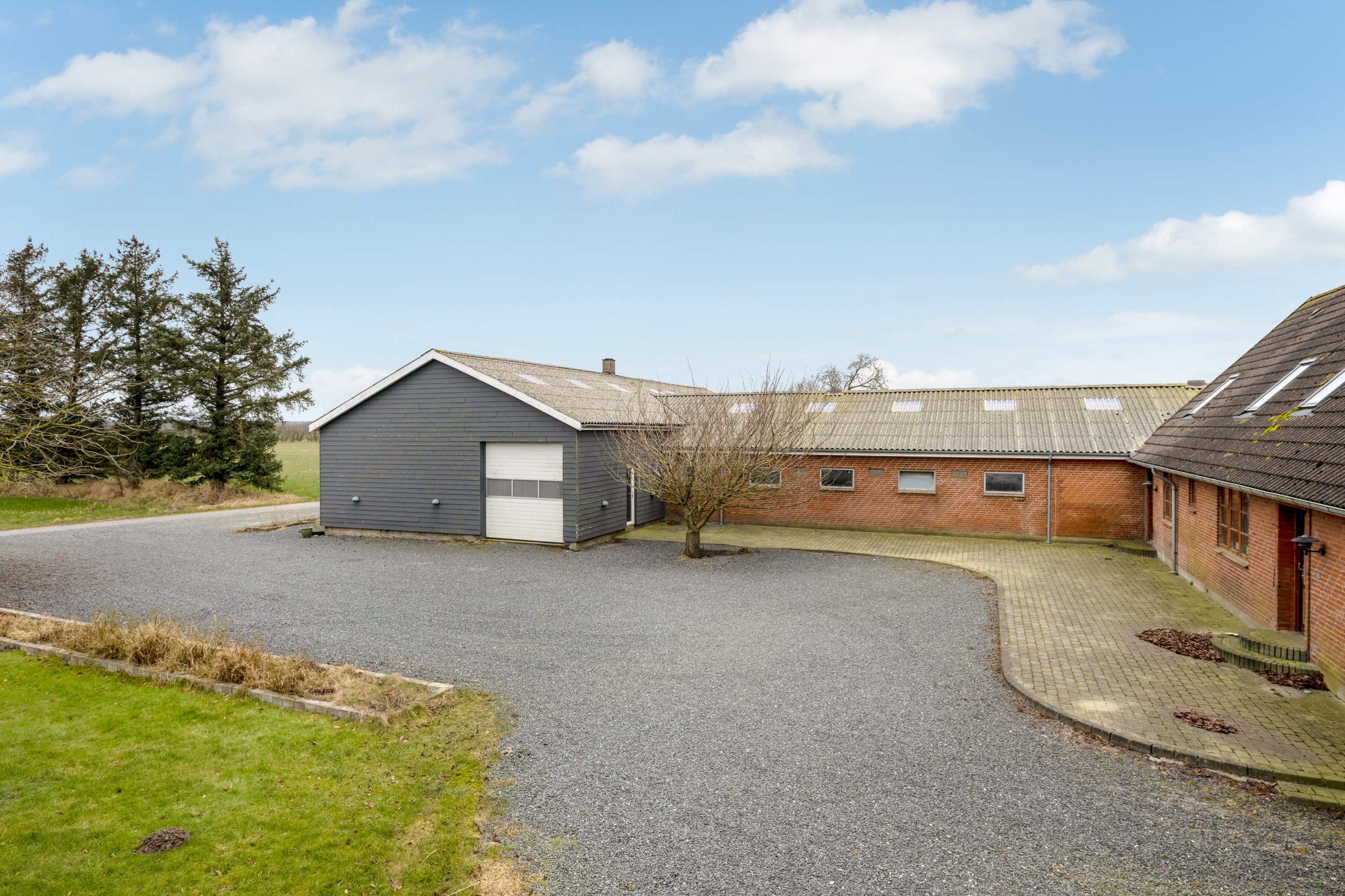 Fremhævet facade billede i fuldskærmstilstand. Billede af Landevejen 73, Døstrup, 6780 Skærbæk