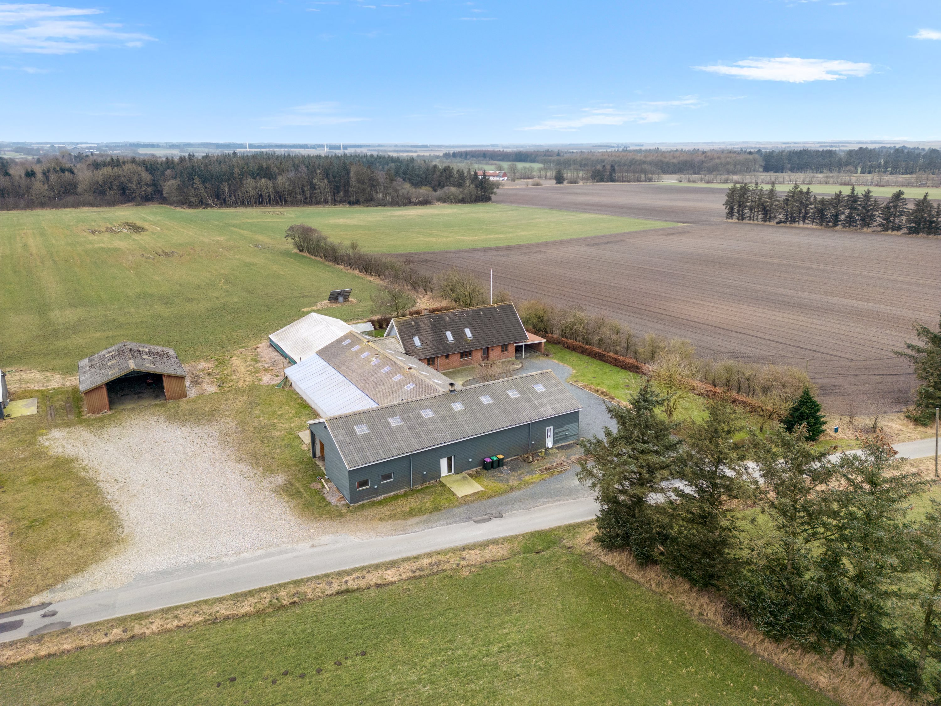 Fremhævet facade billede i fuldskærmstilstand. Billede af Landevejen 73, Døstrup, 6780 Skærbæk