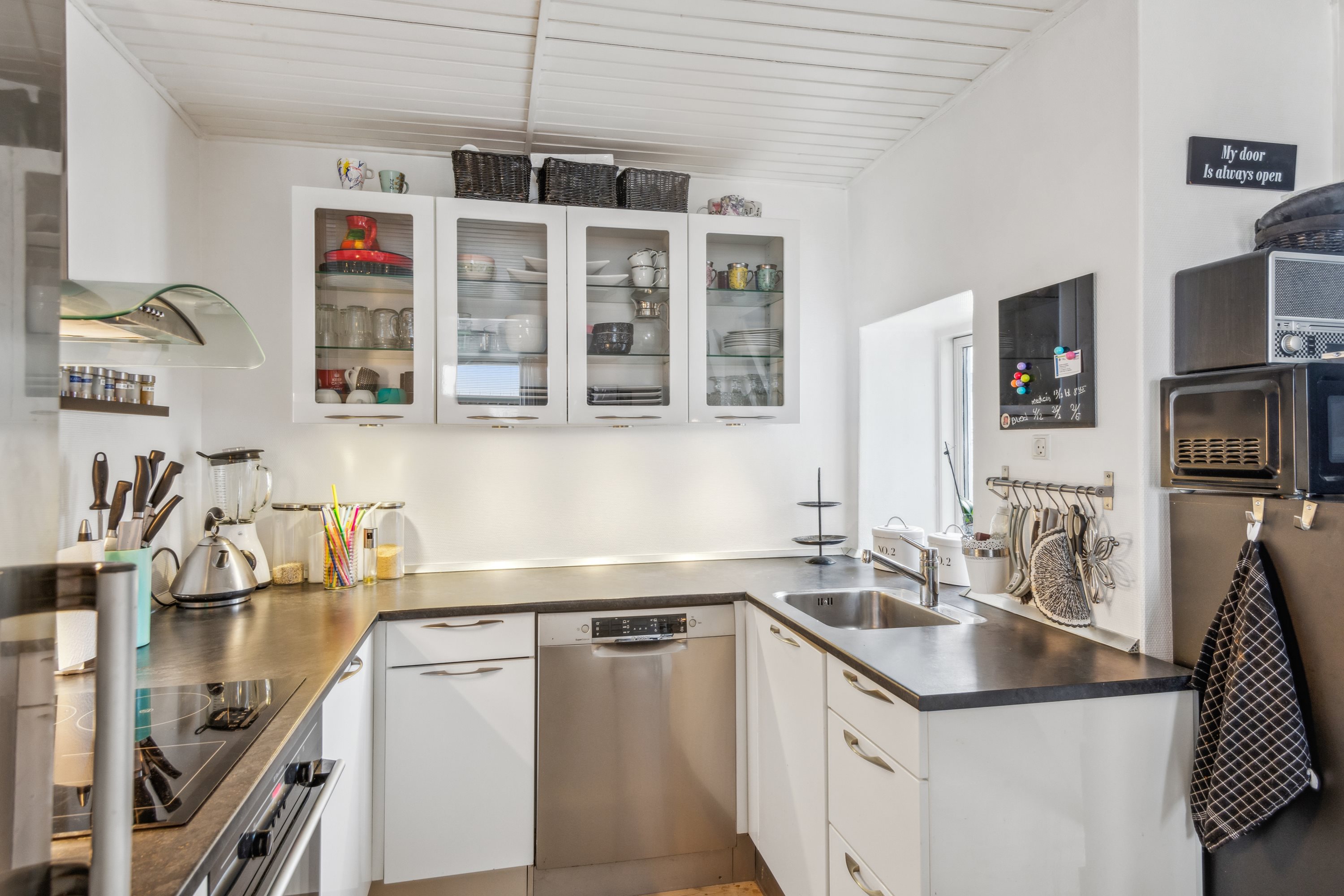 Miniaturebillede 2: køkken. Billede af Hirsevej 2A, Vejgaard, 9000 Aalborg