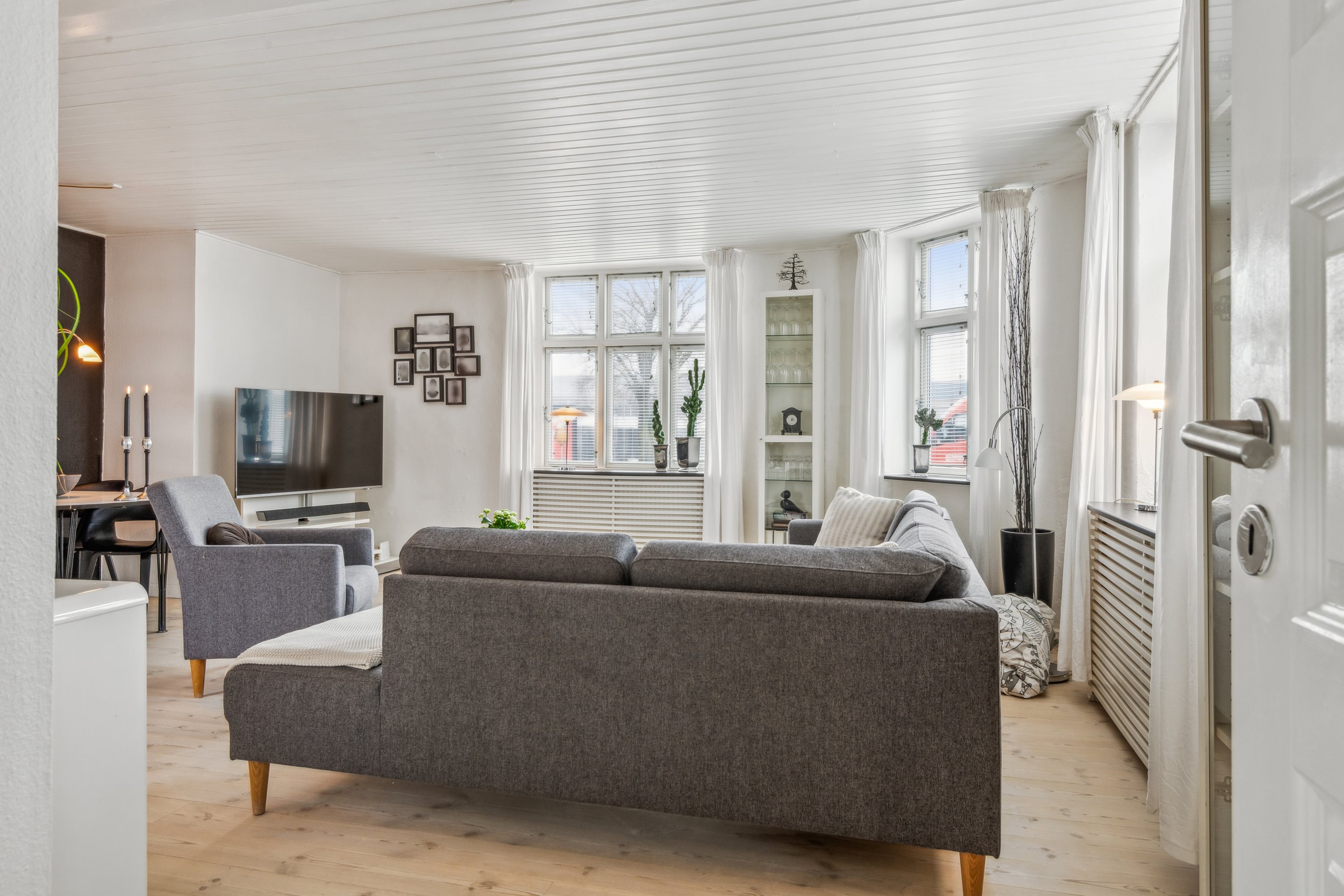 Fremhævet stue billede i fuldskærmstilstand. Billede af Hirsevej 2A, Vejgaard, 9000 Aalborg