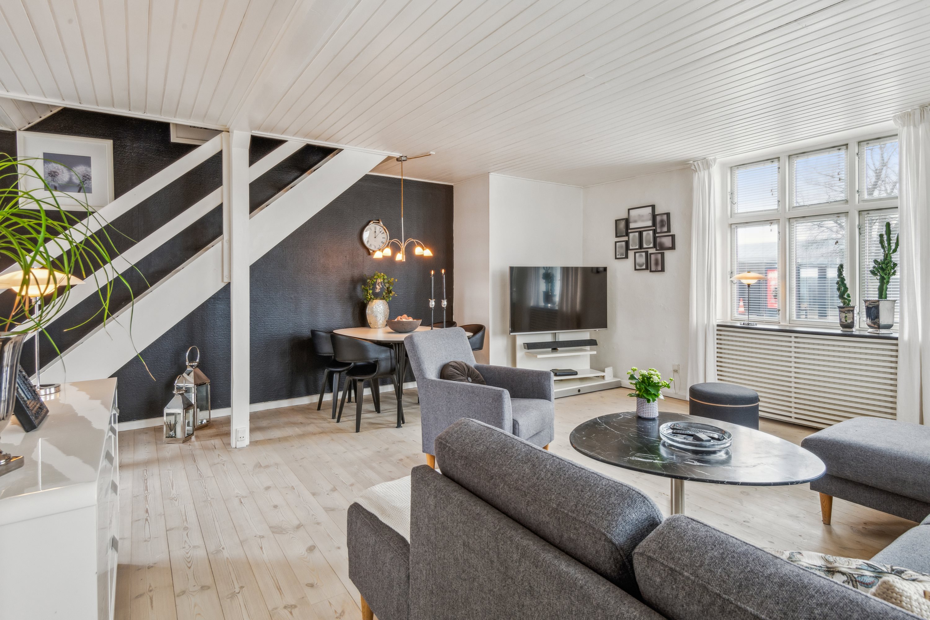 Fremhævet stue billede i fuldskærmstilstand. Billede af Hirsevej 2A, Vejgaard, 9000 Aalborg