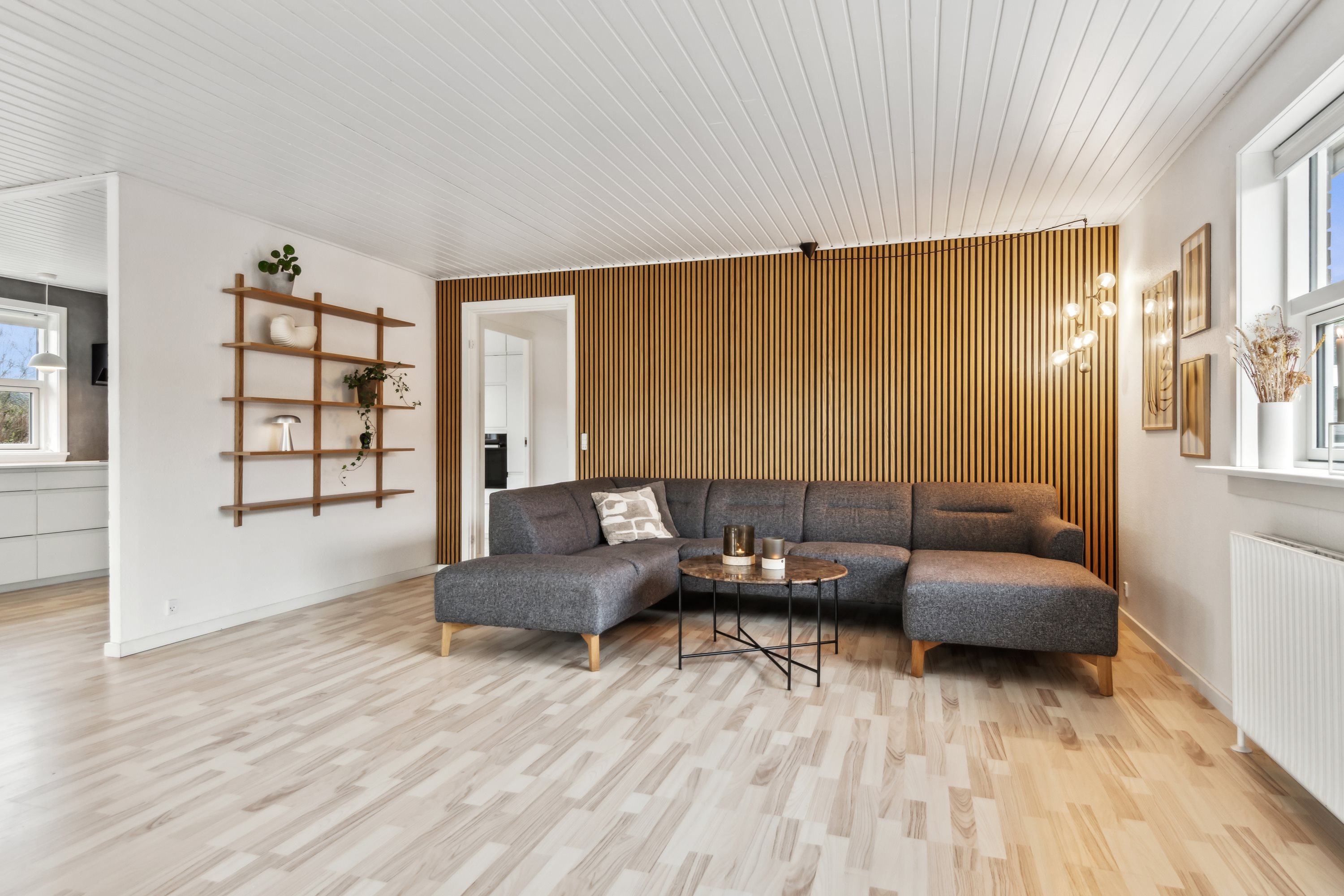 Fremhævet stue billede i fuldskærmstilstand. Billede af Bymarken 34, Sørup, 9530 Støvring