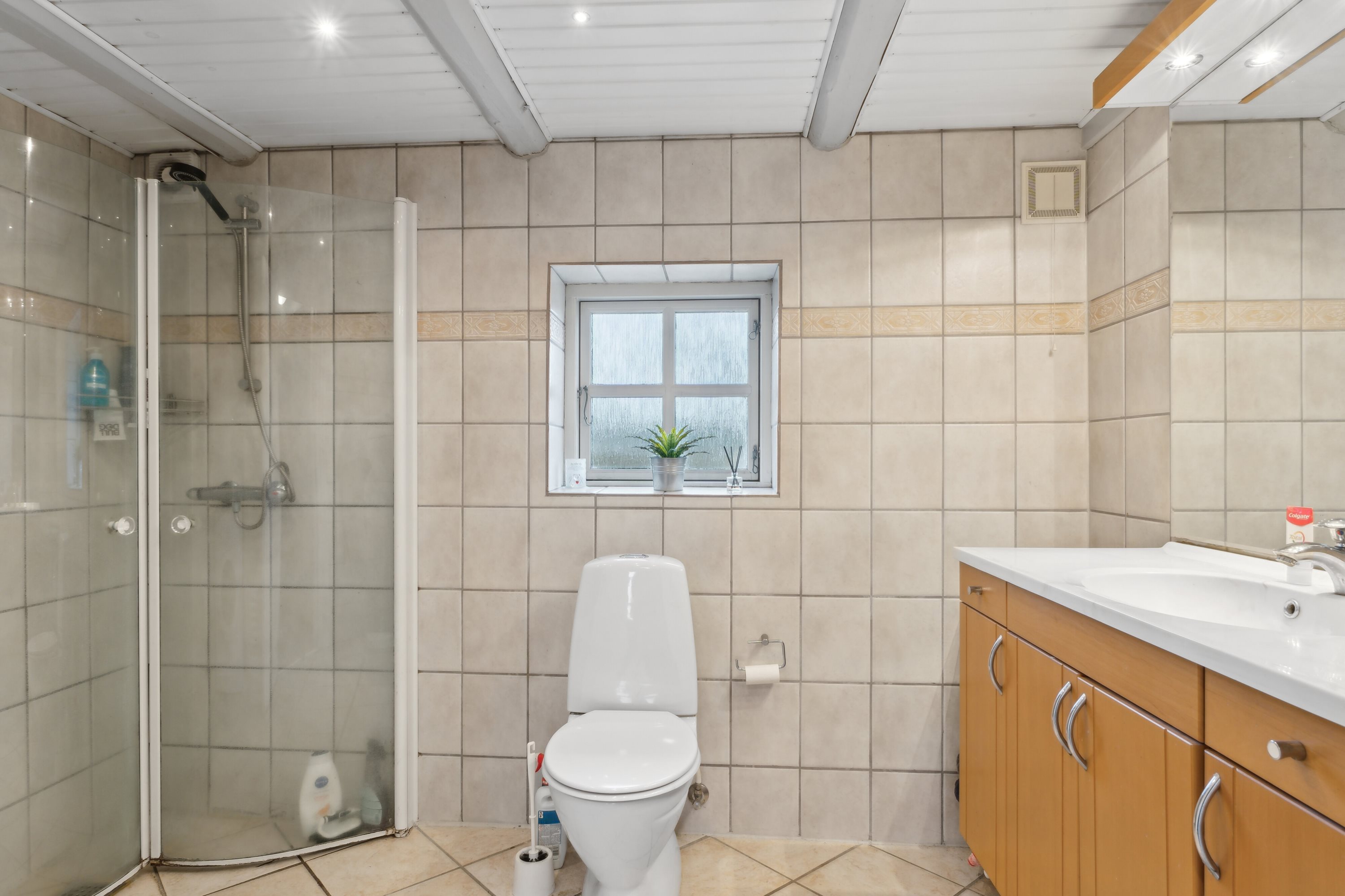 Fremhævet badeværelse billede i fuldskærmstilstand. Billede af Birkevej 43, 7442 Engesvang