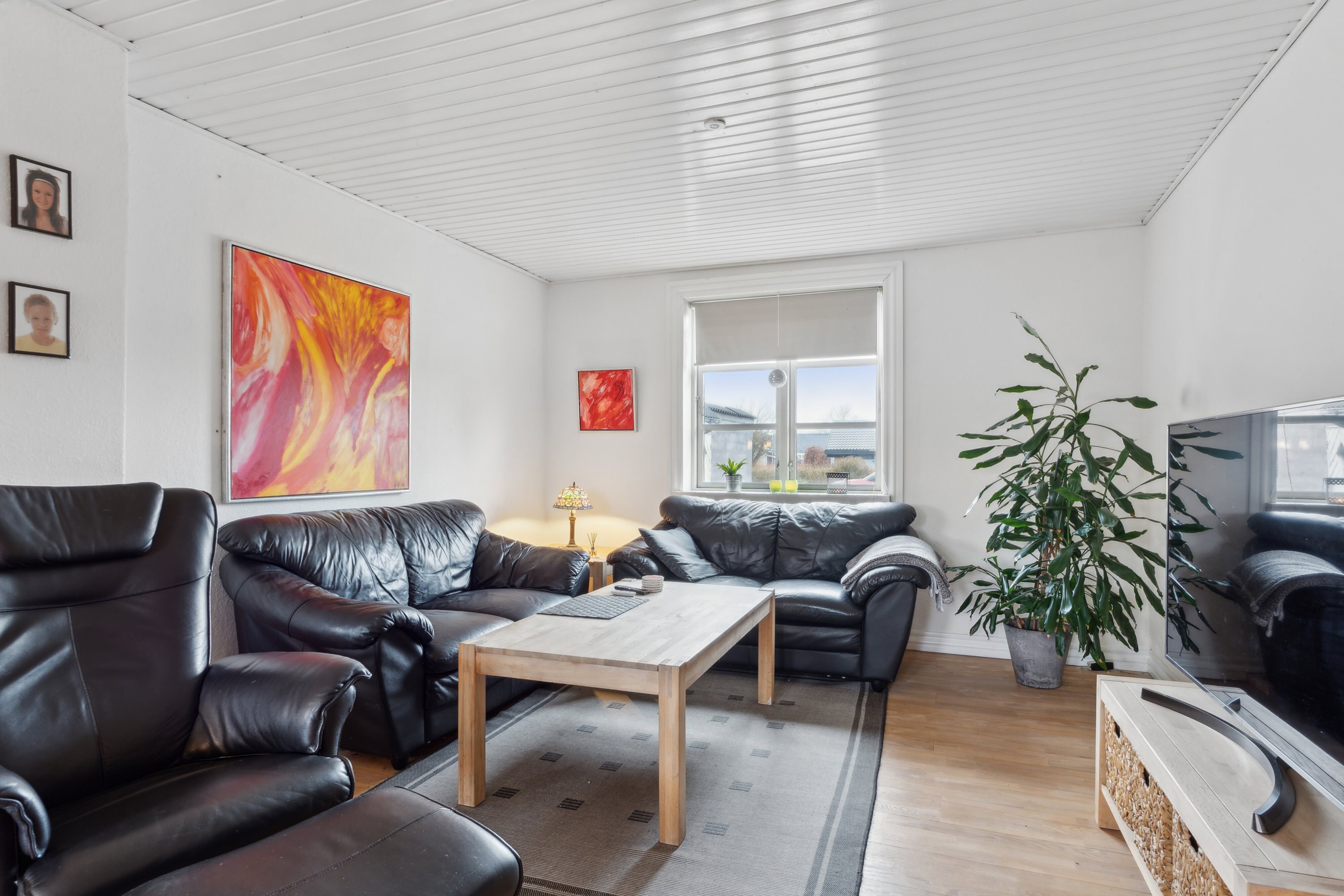 Fremhævet stue billede i fuldskærmstilstand. Billede af Birkevej 43, 7442 Engesvang