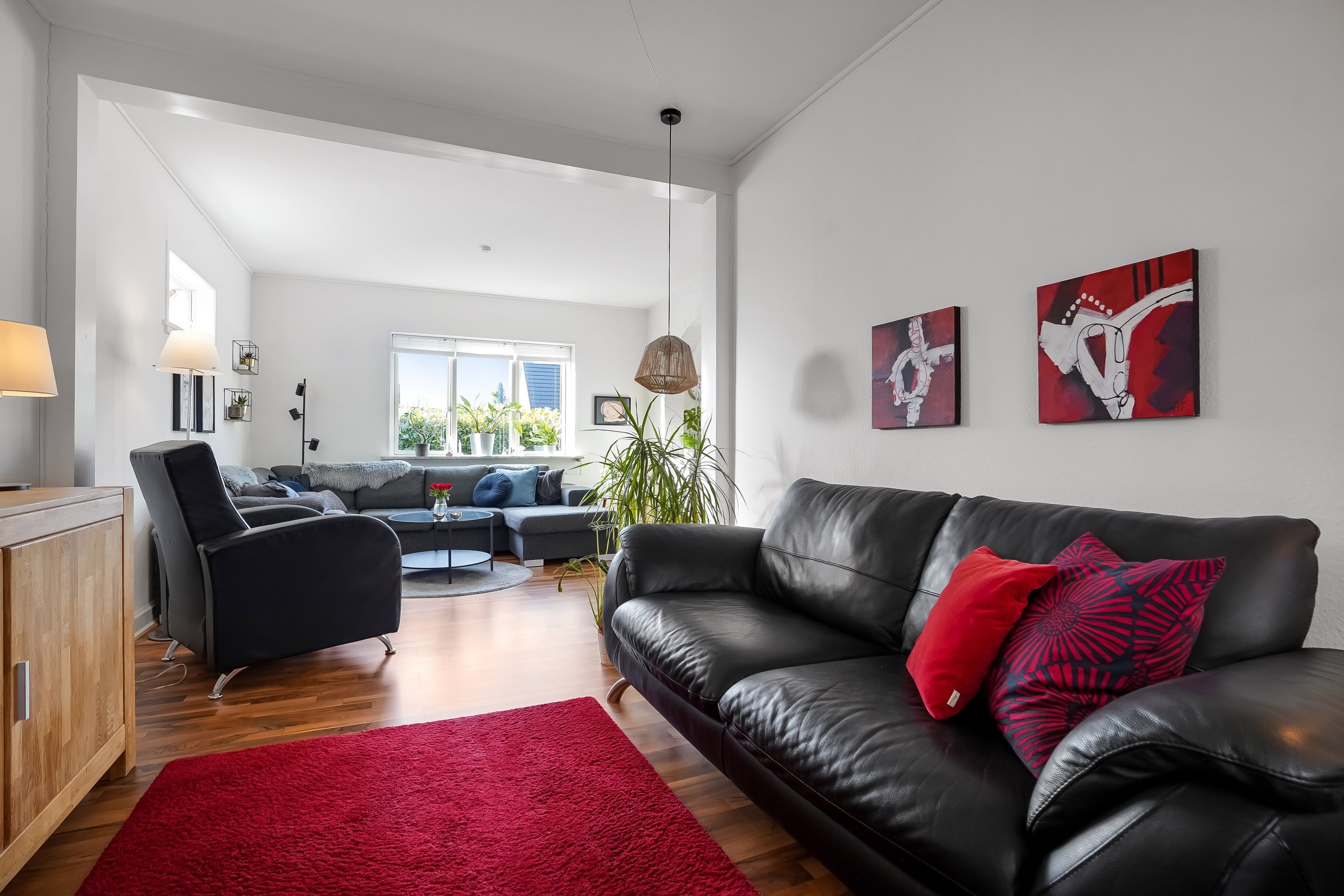 Fremhævet stue billede i fuldskærmstilstand. Billede af Svendborgvej 38, Hjallese, 5260 Odense S