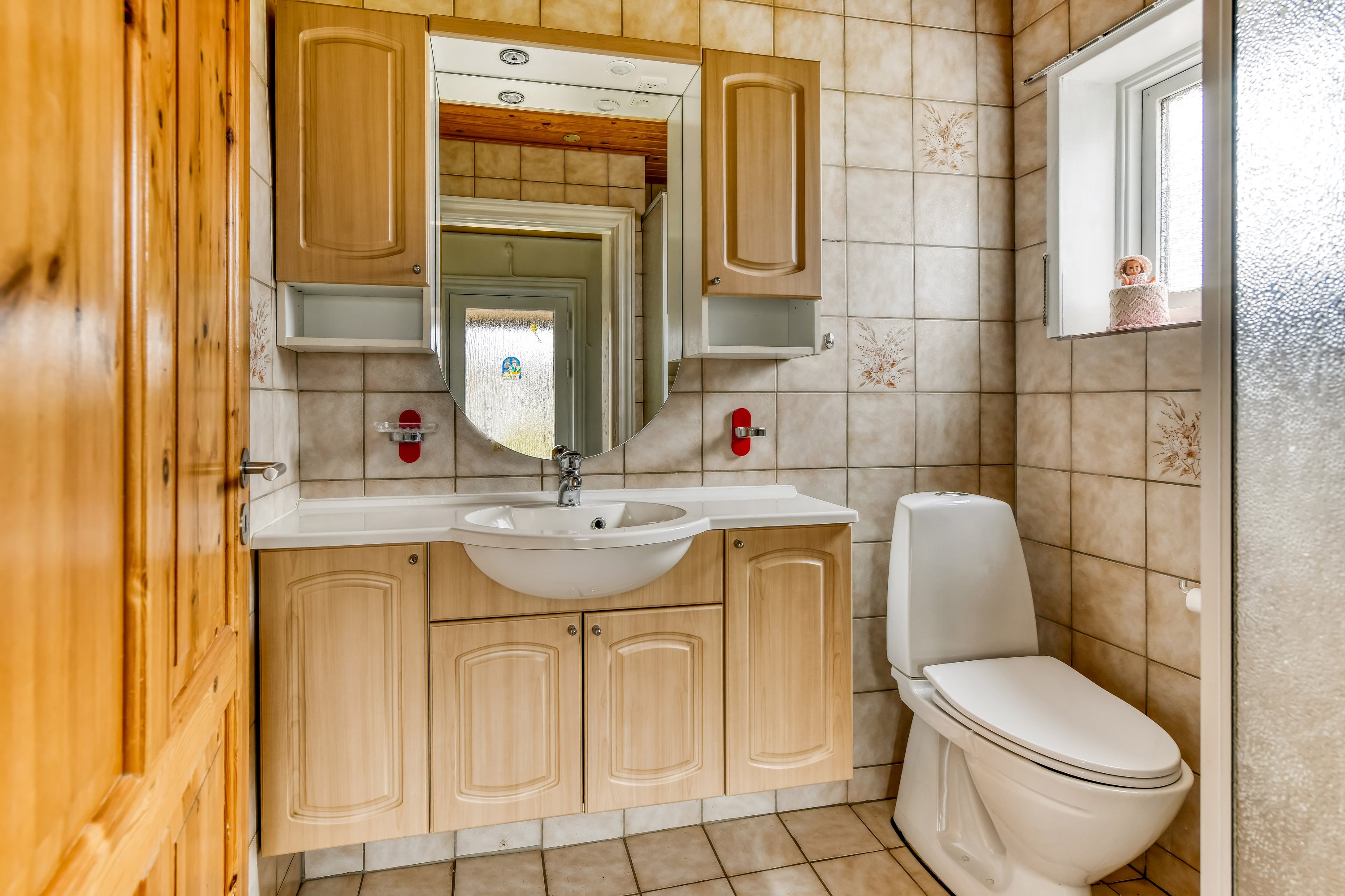 Fremhævet toilet billede i fuldskærmstilstand. Billede af Grønmarksvej 1, Vesterhede, 7250 Hejnsvig