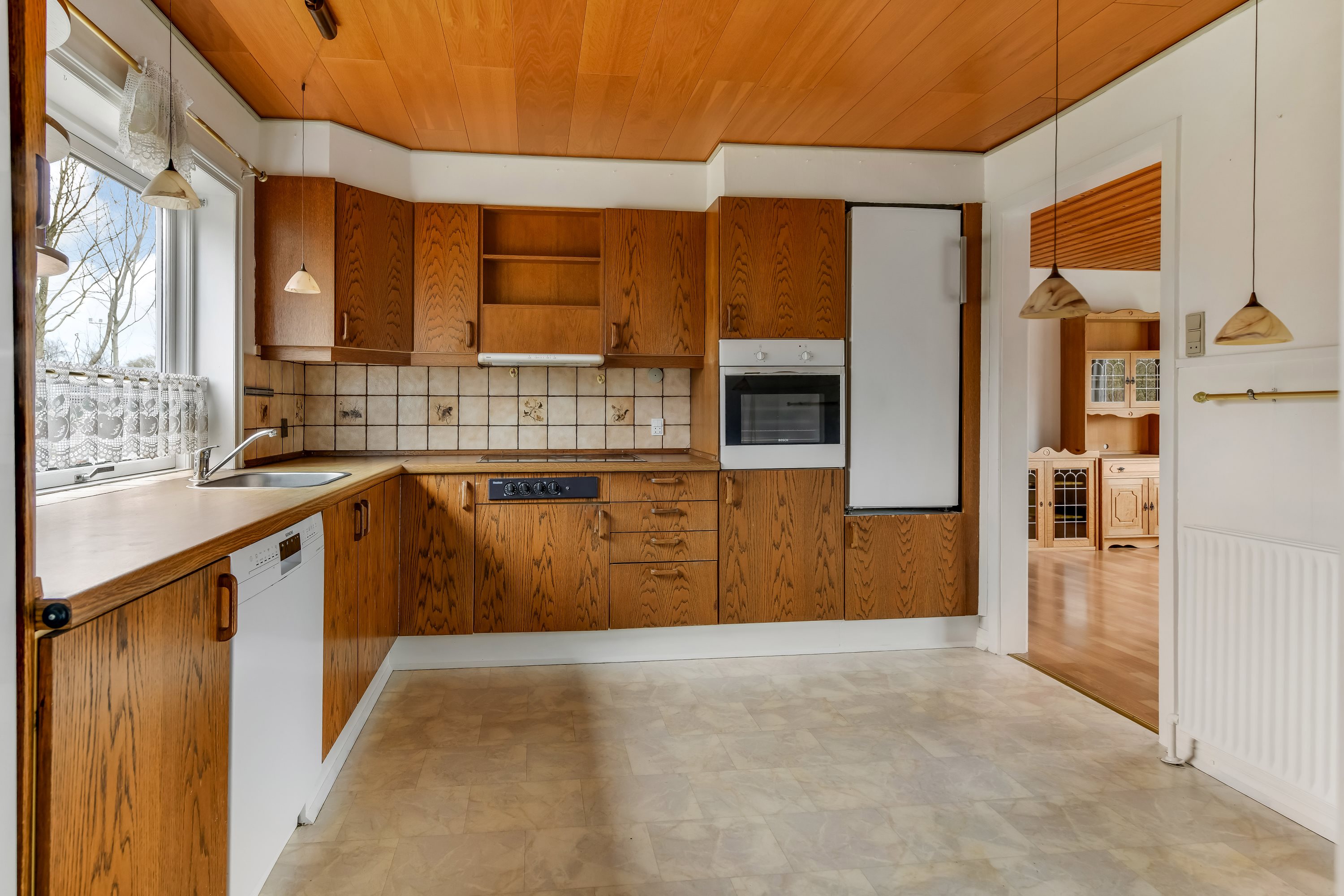 Fremhævet køkken billede i fuldskærmstilstand. Billede af Grønmarksvej 1, Vesterhede, 7250 Hejnsvig