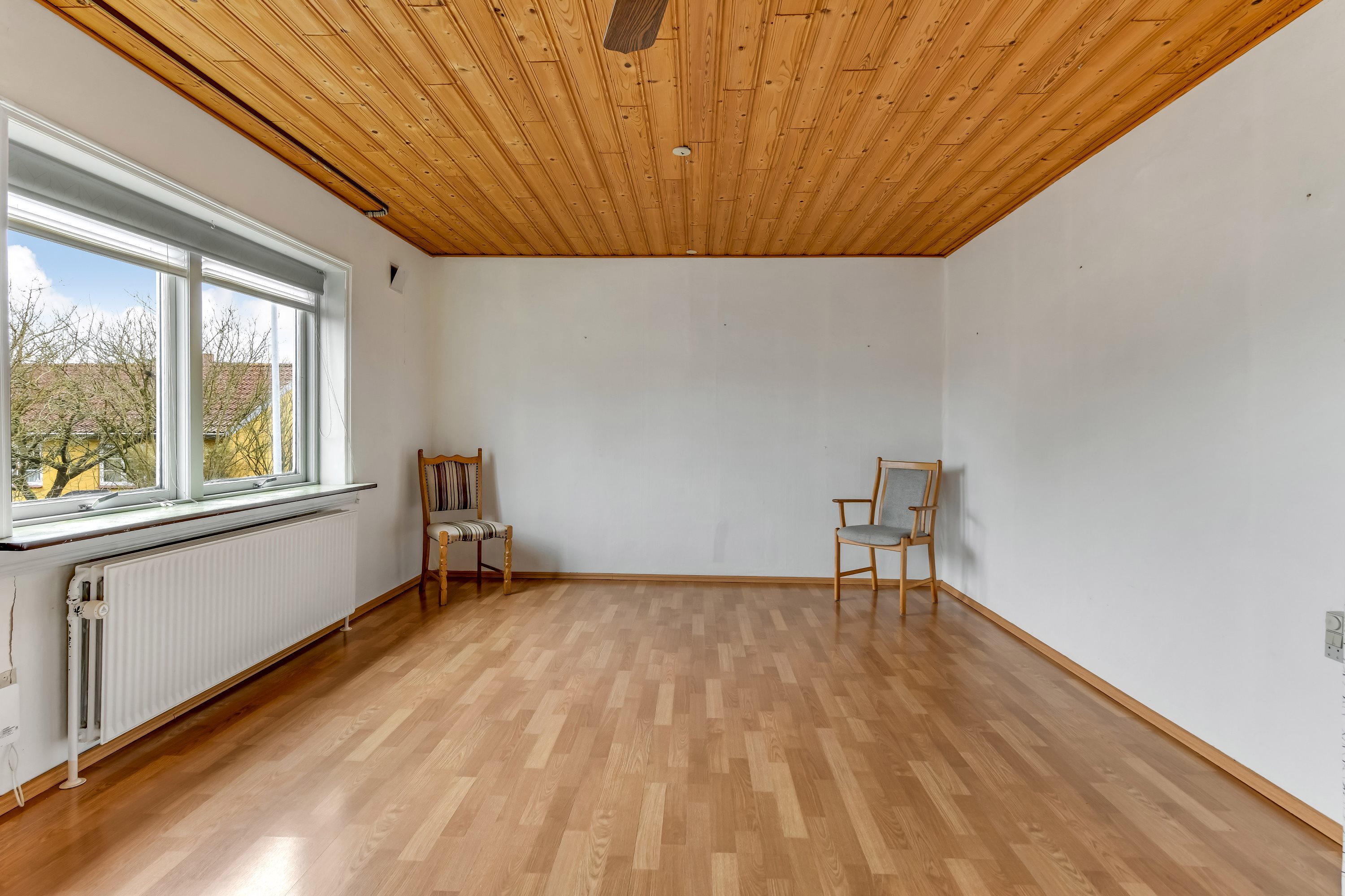 Fremhævet stue billede i fuldskærmstilstand. Billede af Grønmarksvej 1, Vesterhede, 7250 Hejnsvig