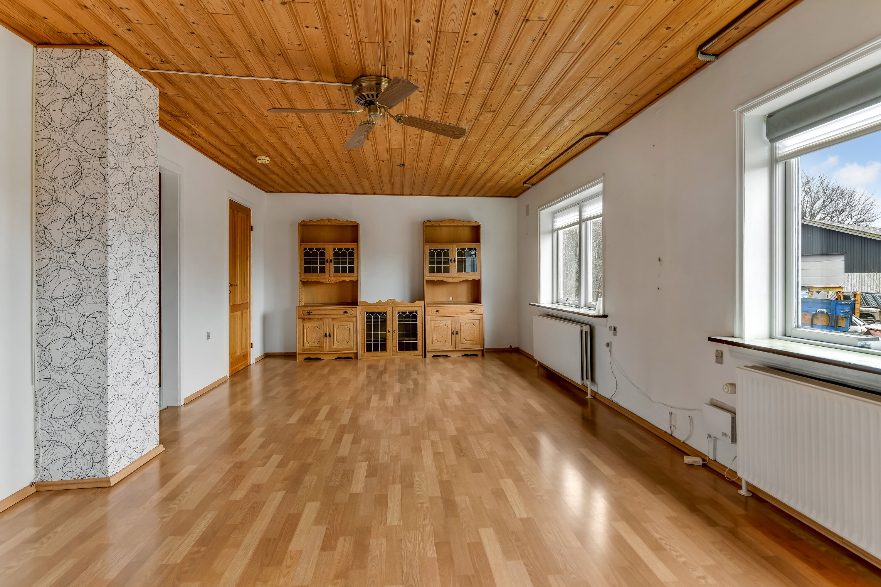 Fremhævet stue billede i fuldskærmstilstand. Billede af Grønmarksvej 1, Vesterhede, 7250 Hejnsvig