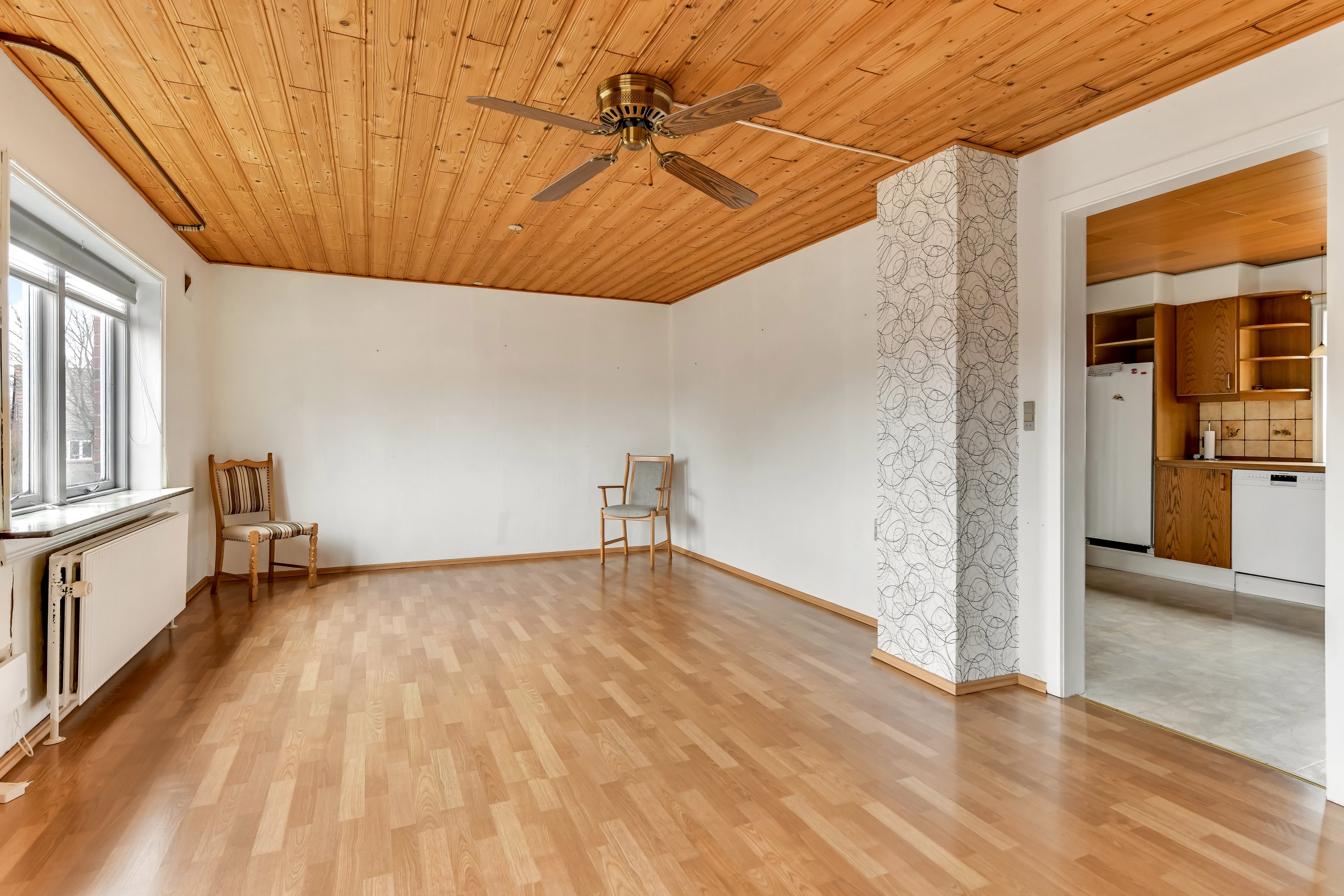 Fremhævet stue billede i fuldskærmstilstand. Billede af Grønmarksvej 1, Vesterhede, 7250 Hejnsvig