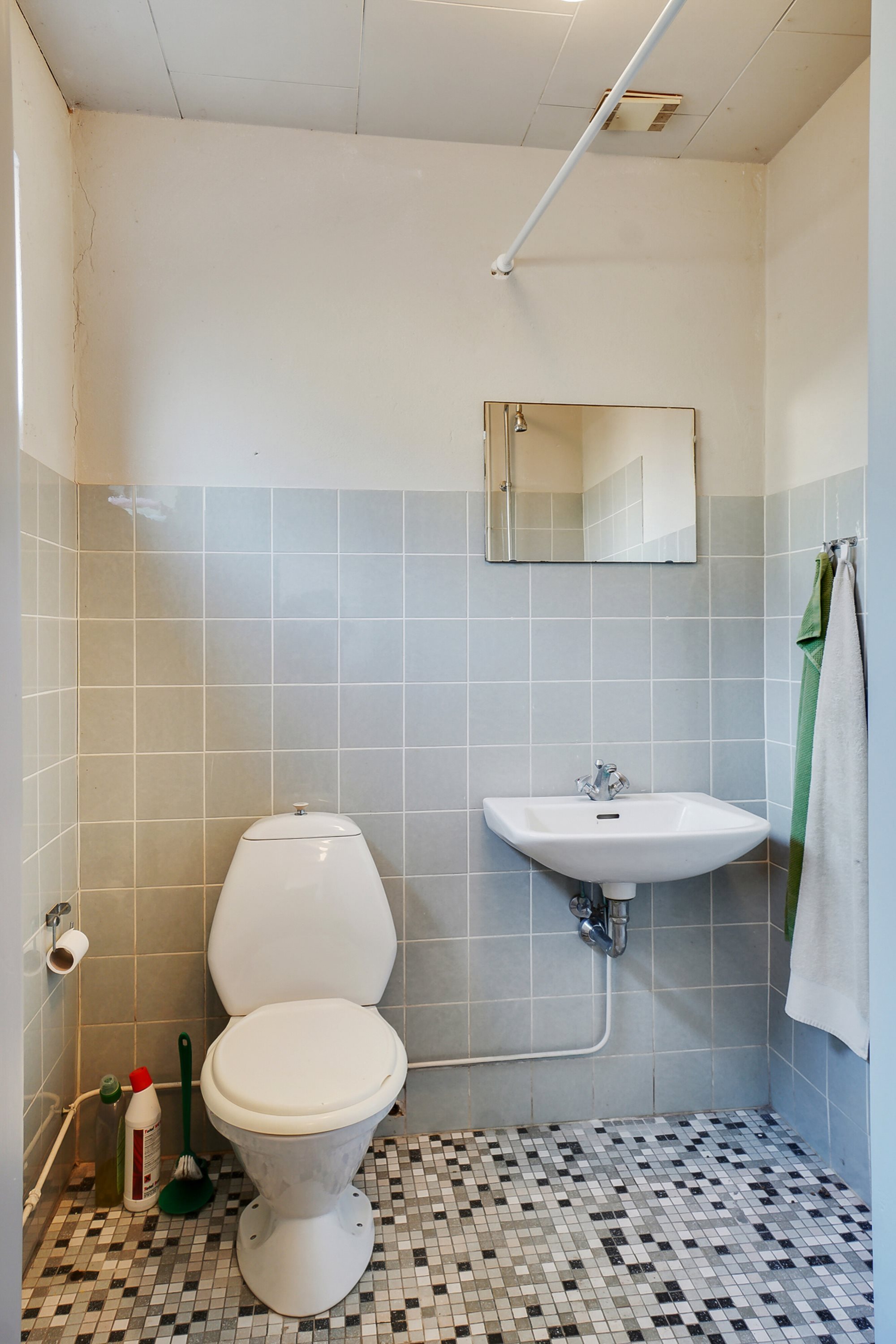 Fremhævet toilet billede i fuldskærmstilstand. Billede af Soltoften 6, 7900 Nykøbing M