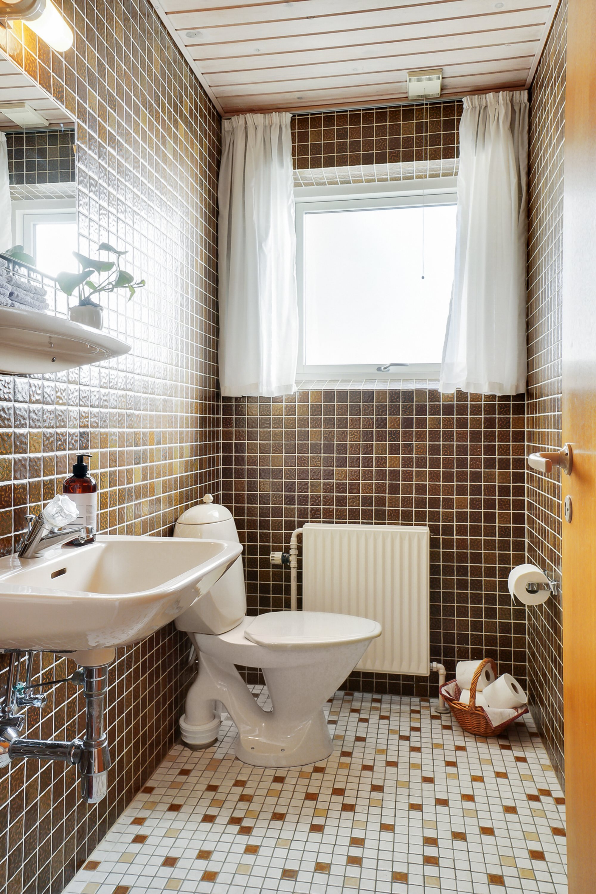 Fremhævet toilet billede i fuldskærmstilstand. Billede af Soltoften 6, 7900 Nykøbing M