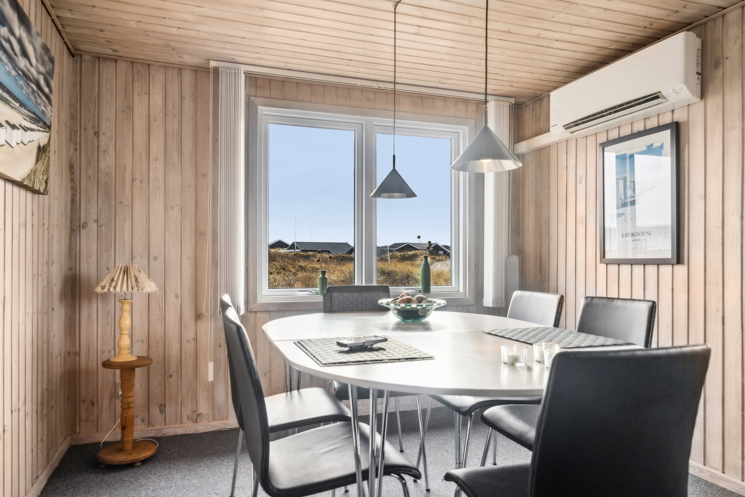 Fremhævet stue billede i fuldskærmstilstand. Billede af Redningsvejen Nord 70, Hvorup Klit, 9480 Løkken