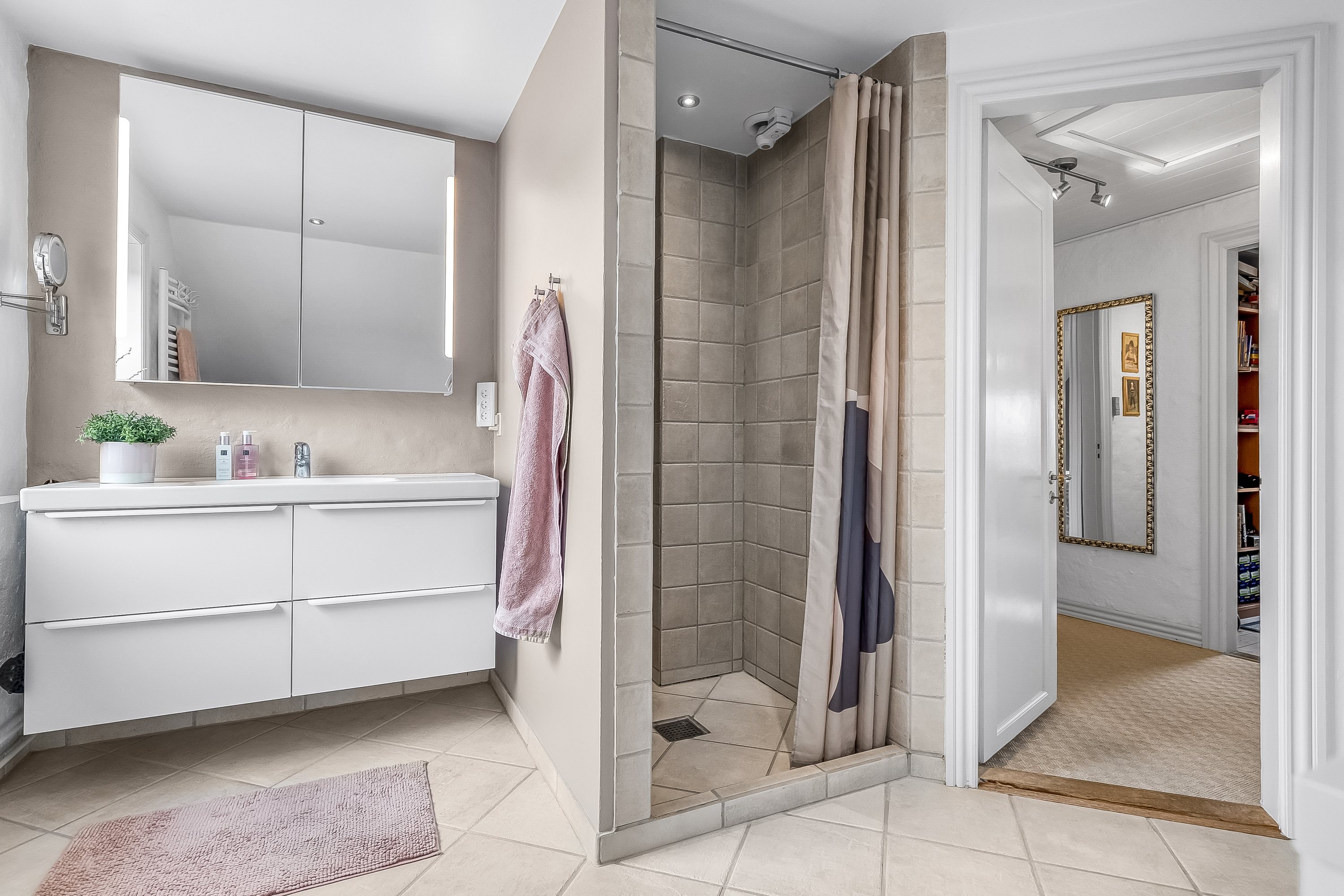 Fremhævet badeværelse billede i fuldskærmstilstand. Billede af Koldingvej 5, Vester Nebel, 6040 Egtved