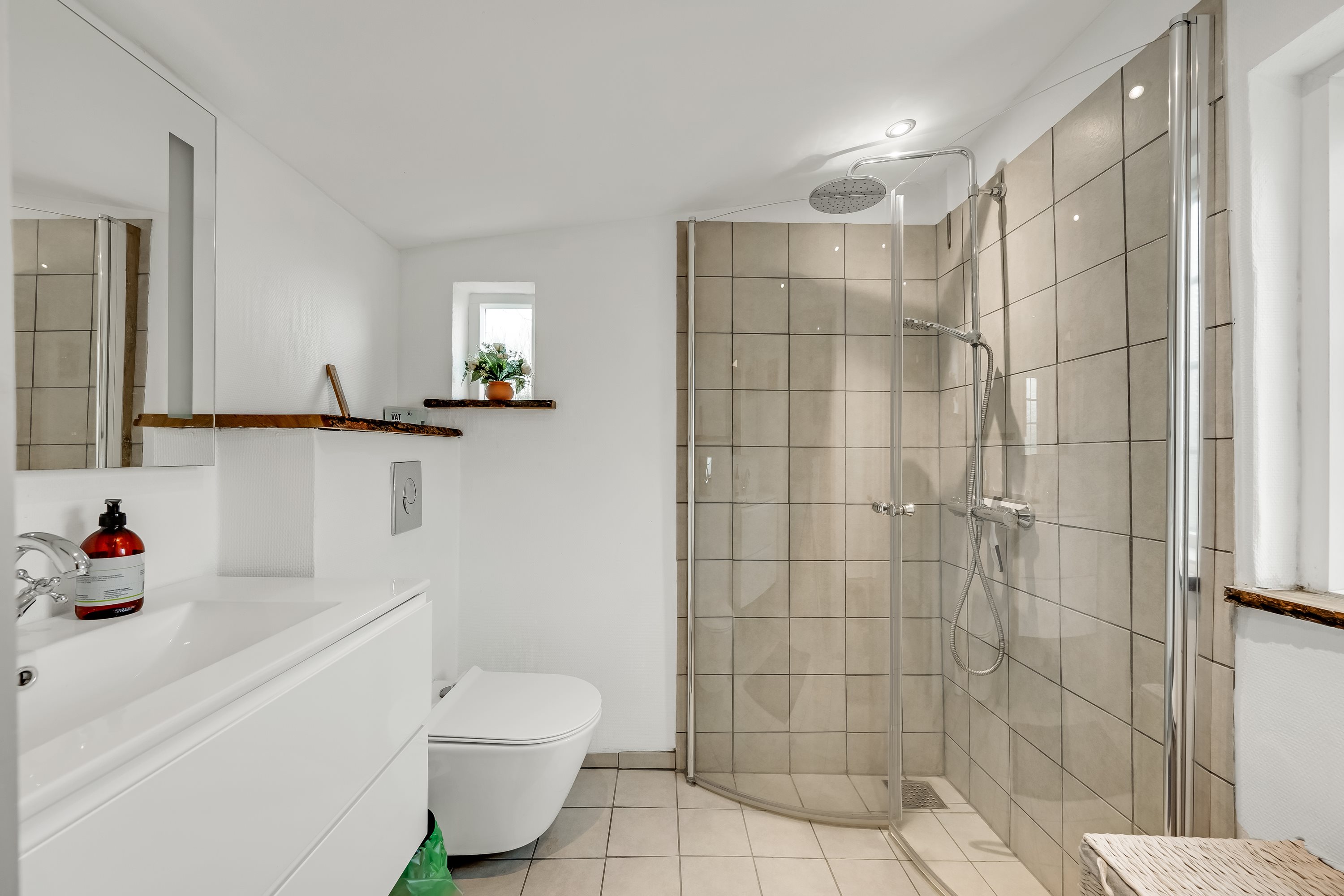 Fremhævet badeværelse billede i fuldskærmstilstand. Billede af Rudbølvej 27, 6280 Højer