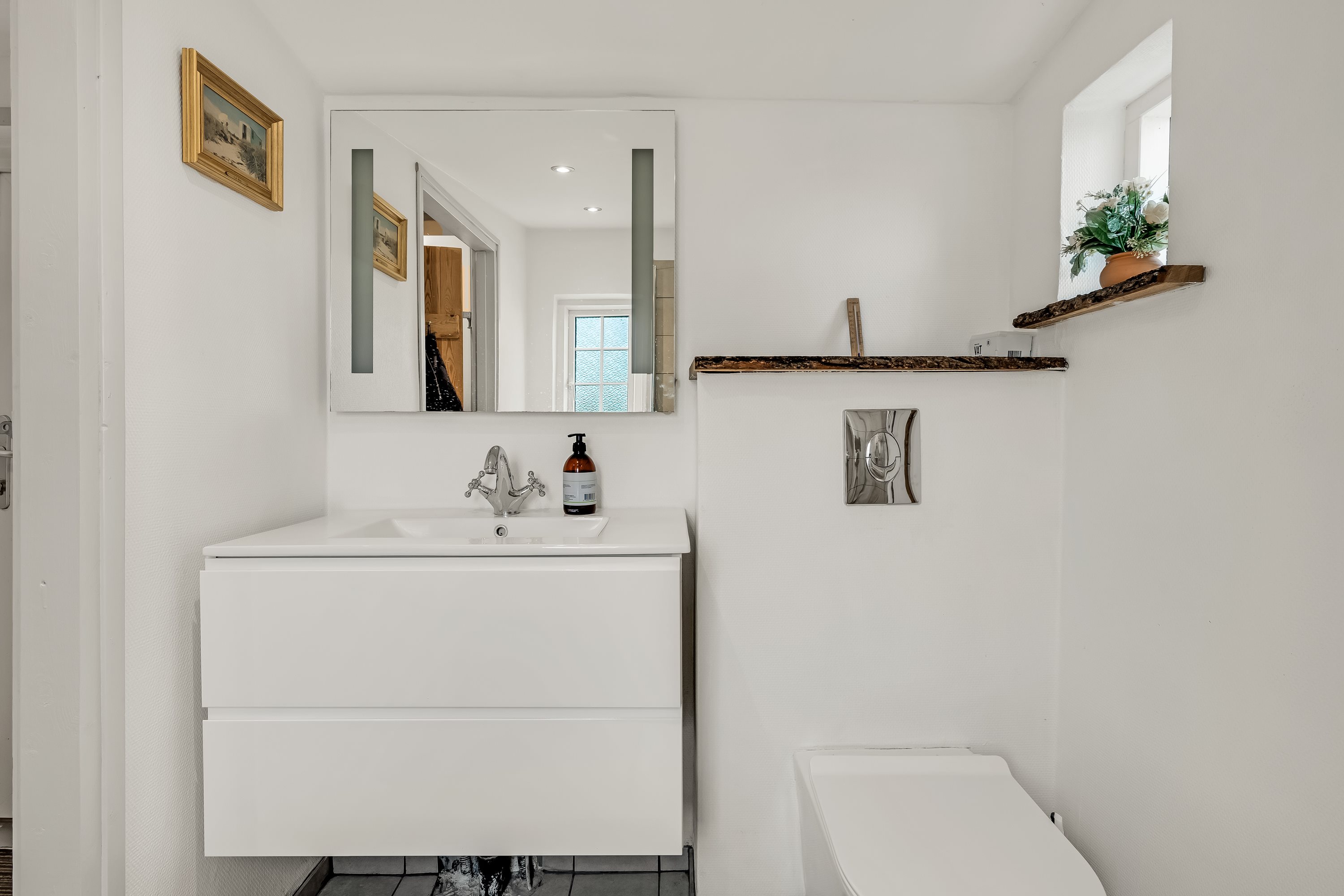 Fremhævet badeværelse billede i fuldskærmstilstand. Billede af Rudbølvej 27, 6280 Højer