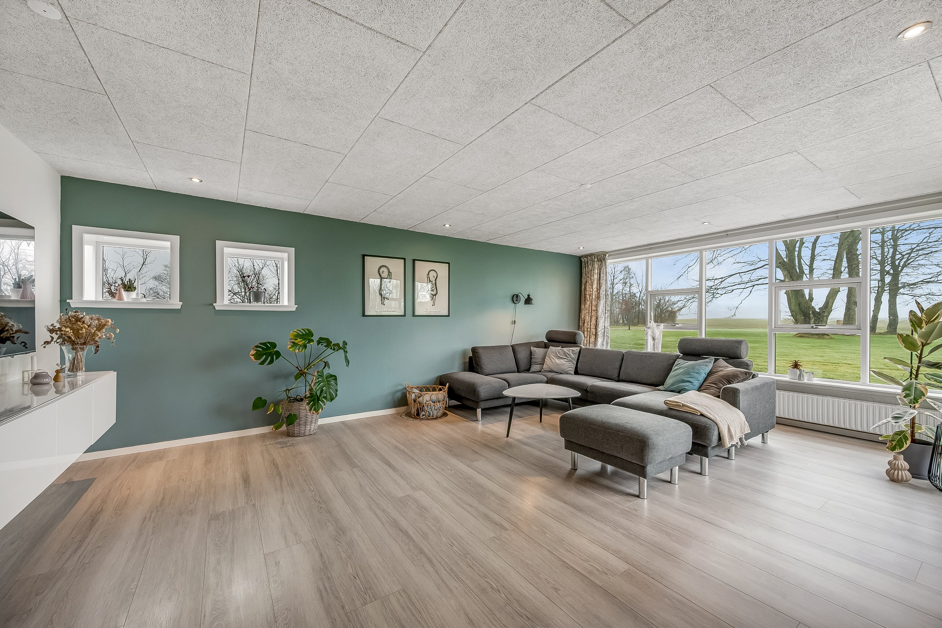 Fremhævet stue billede i fuldskærmstilstand. Billede af Kærhusvej 19, Vanting, 6971 Spjald