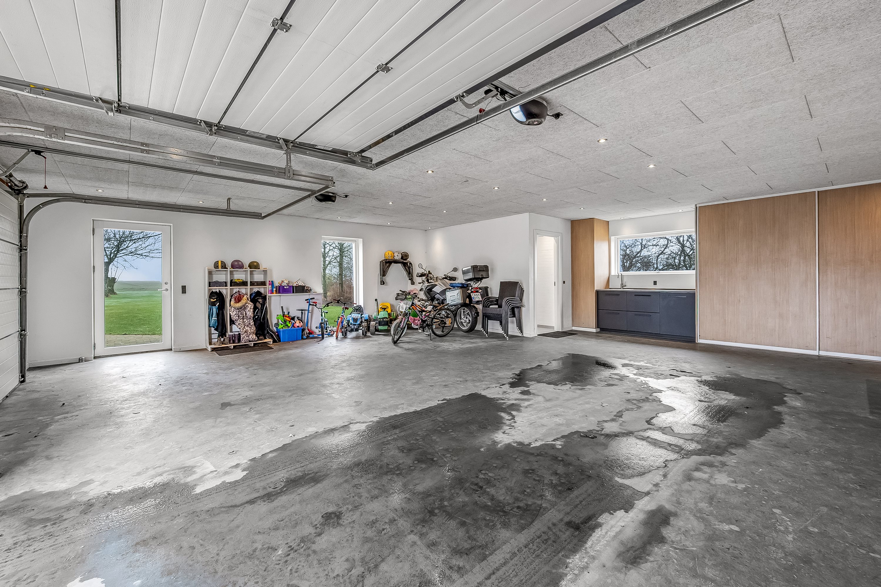 Fremhævet garage billede i fuldskærmstilstand. Billede af Kærhusvej 19, Vanting, 6971 Spjald