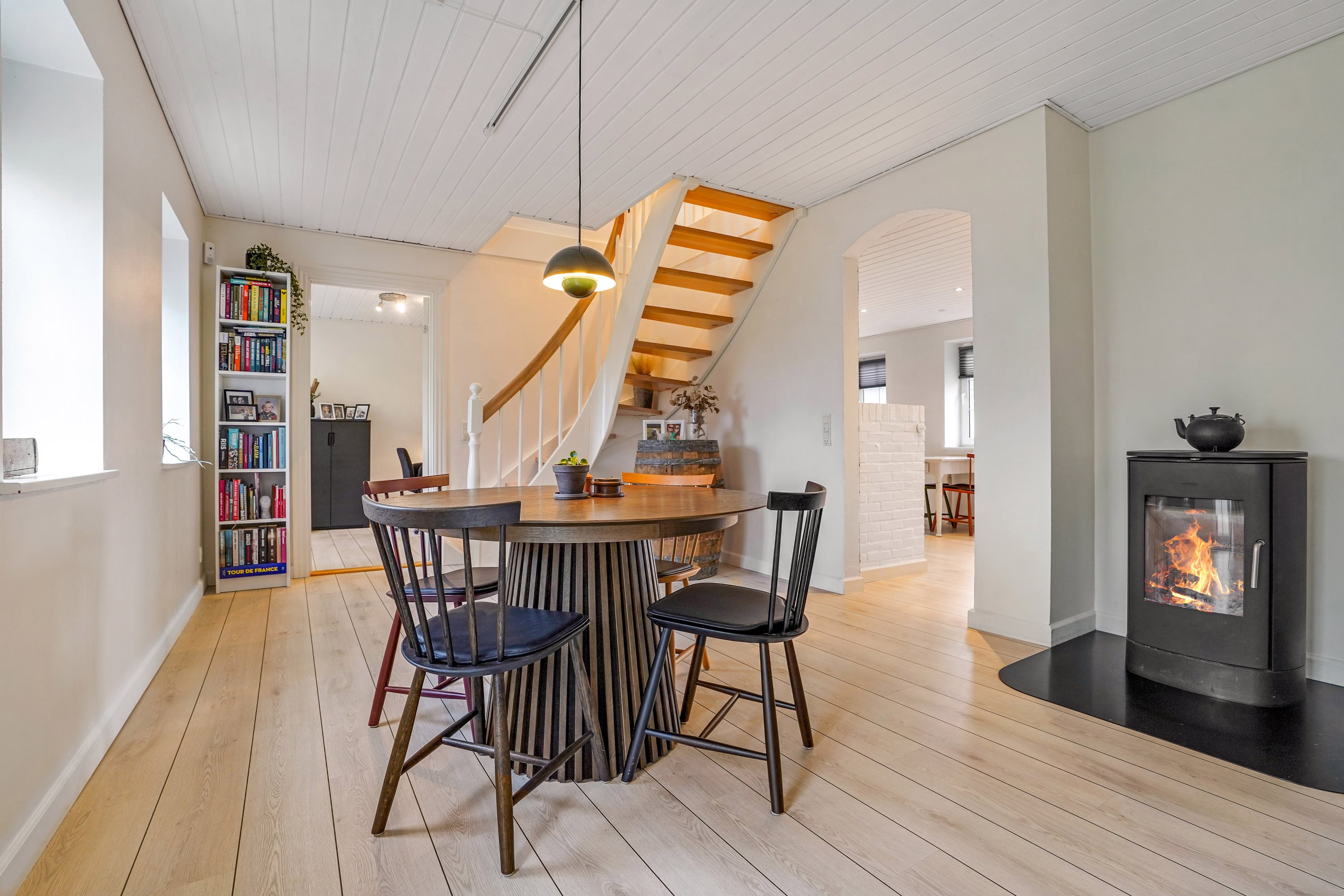 Fremhævet stue billede i fuldskærmstilstand. Billede af Hovedvejen 227, Roerslev Mrk, 5580 Nørre Aaby