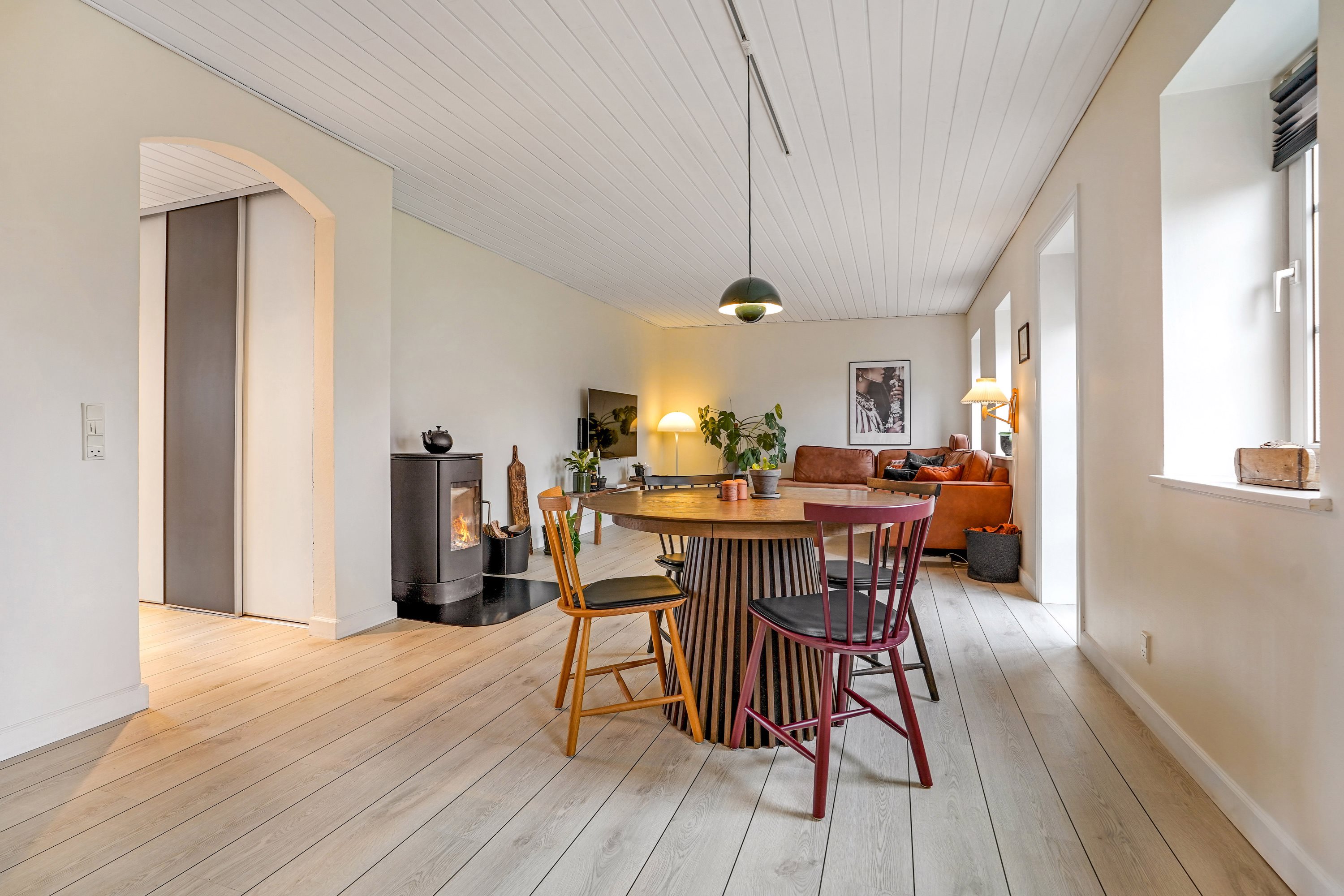 Fremhævet stue billede i fuldskærmstilstand. Billede af Hovedvejen 227, Roerslev Mrk, 5580 Nørre Aaby