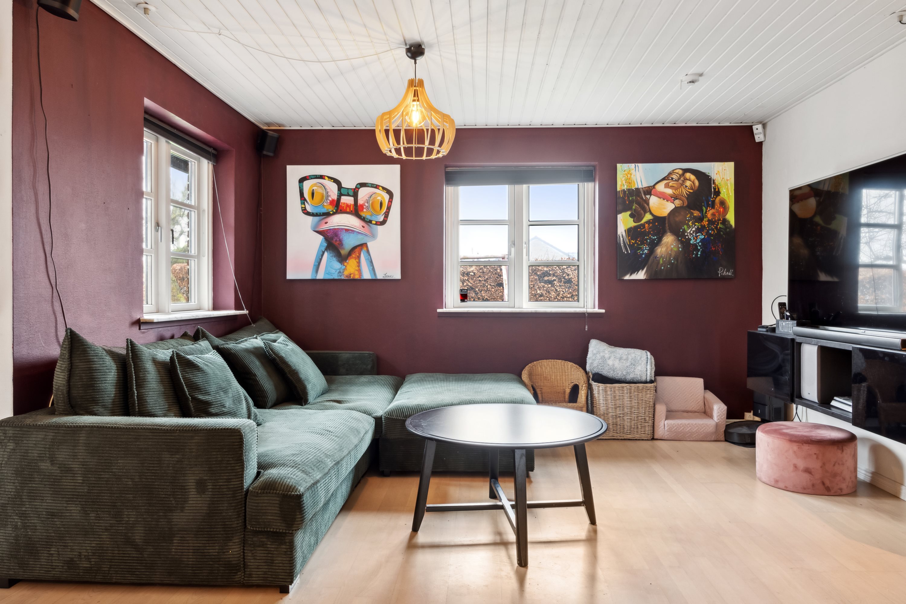 Fremhævet stue billede i fuldskærmstilstand. Billede af Bovangen 1, 4660 Store Heddinge