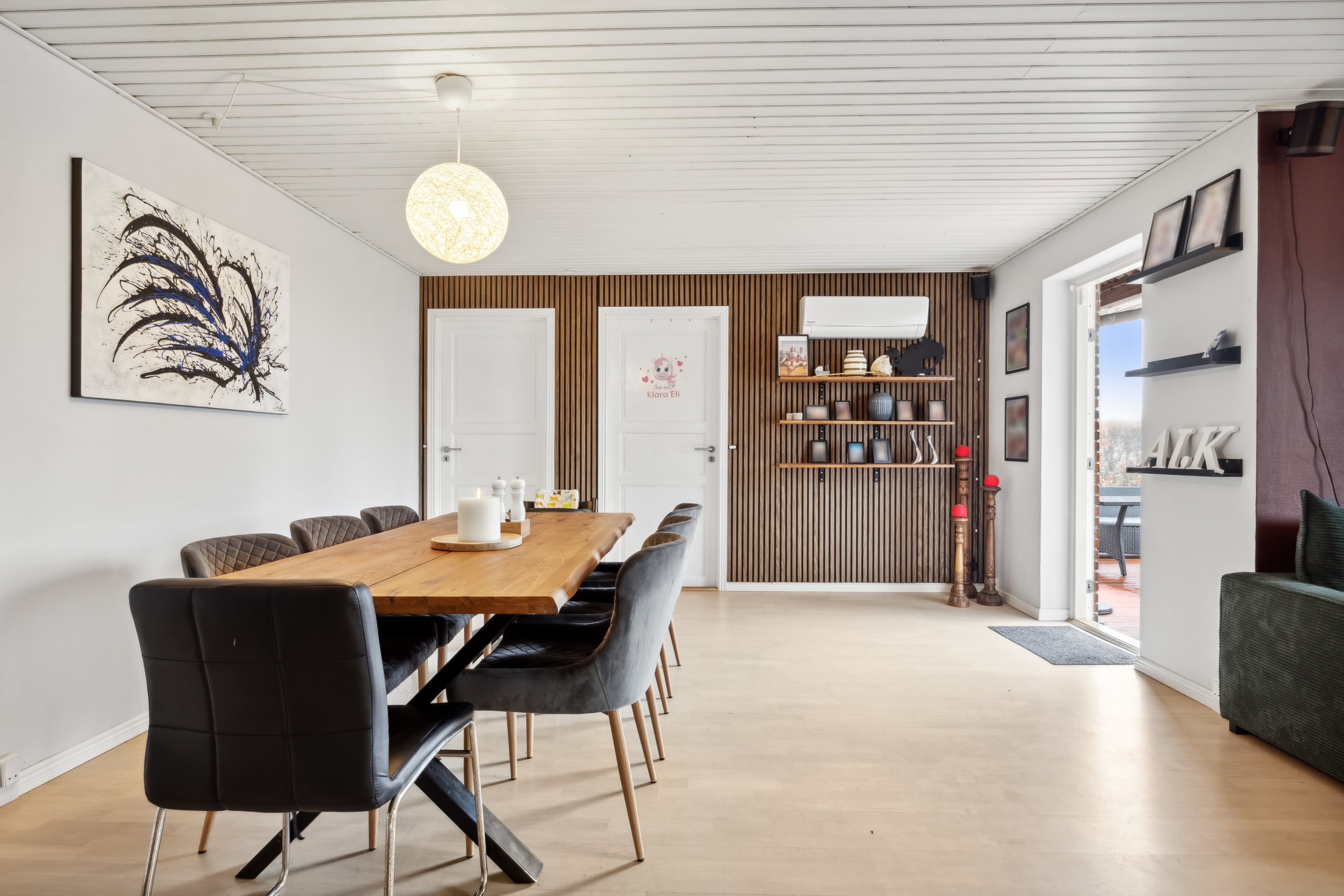 Fremhævet stue billede i fuldskærmstilstand. Billede af Bovangen 1, 4660 Store Heddinge