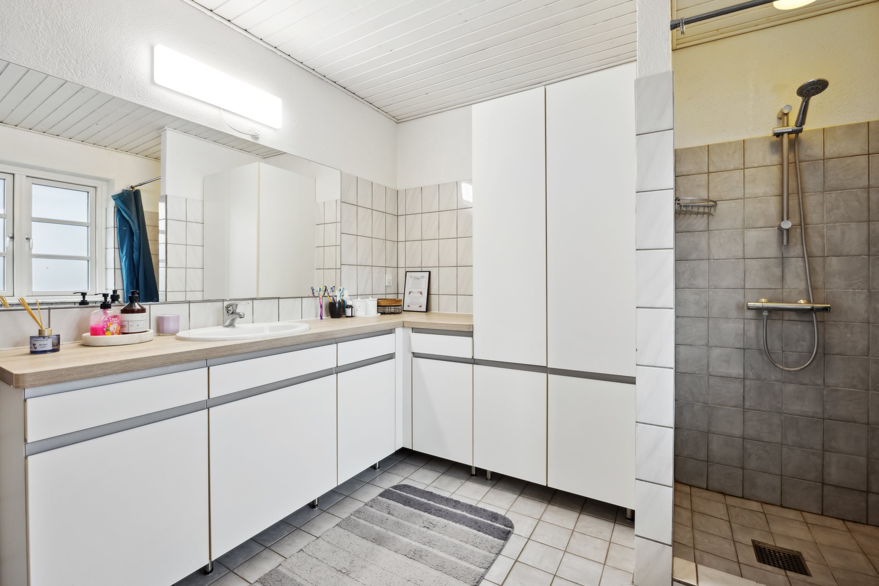 Fremhævet badeværelse billede i fuldskærmstilstand. Billede af Bovangen 1, 4660 Store Heddinge