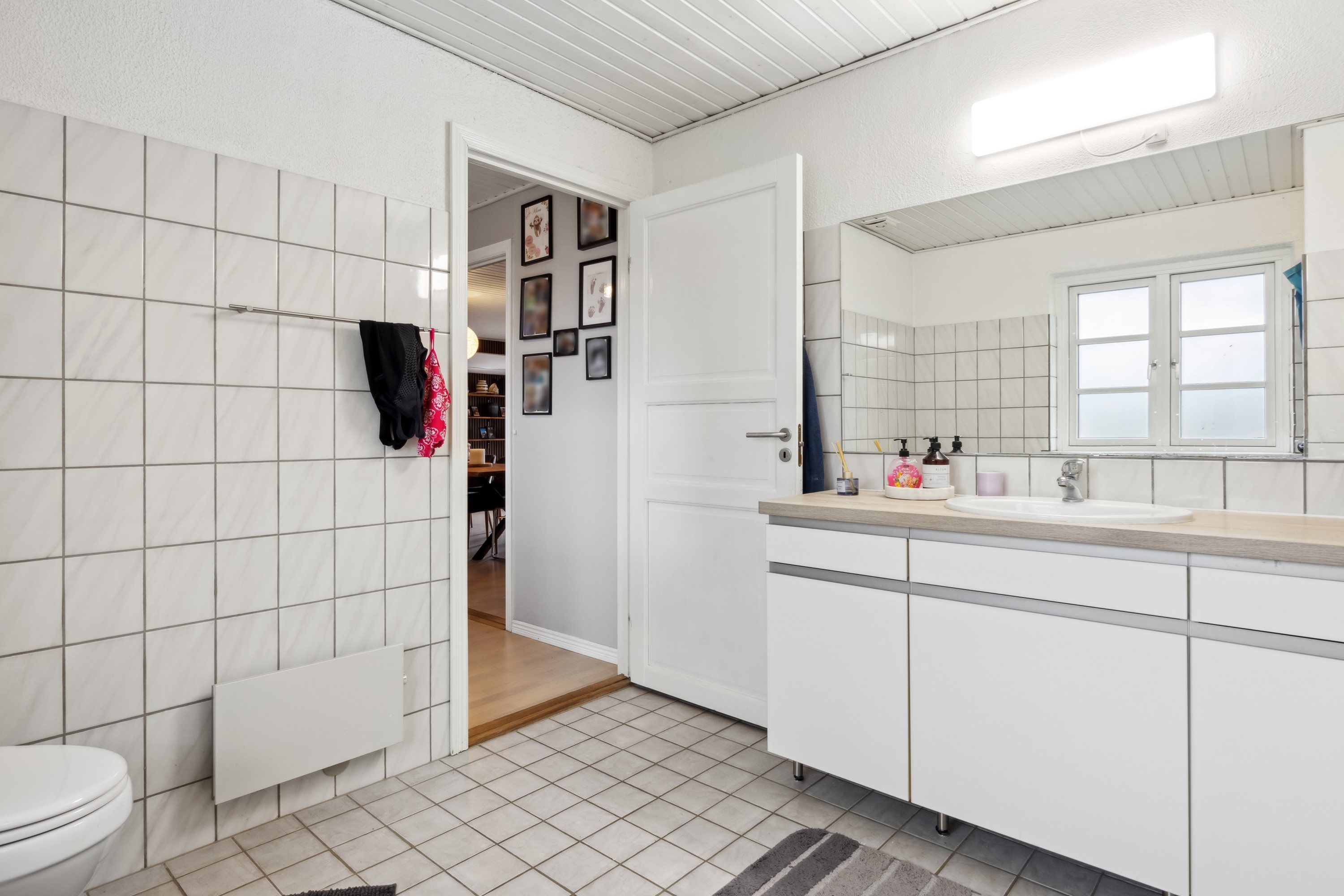 Fremhævet badeværelse billede i fuldskærmstilstand. Billede af Bovangen 1, 4660 Store Heddinge