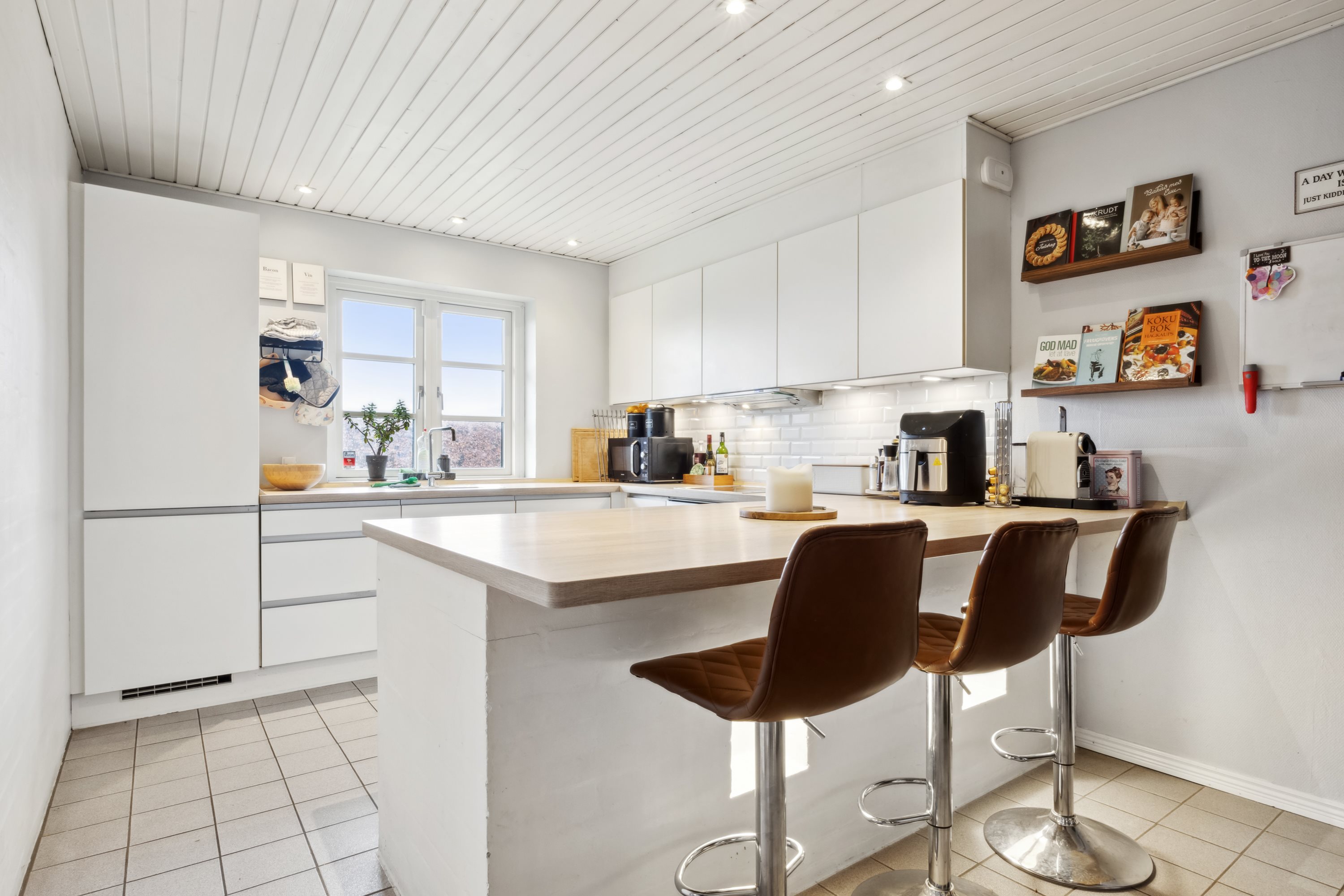 Fremhævet køkken billede i fuldskærmstilstand. Billede af Bovangen 1, 4660 Store Heddinge