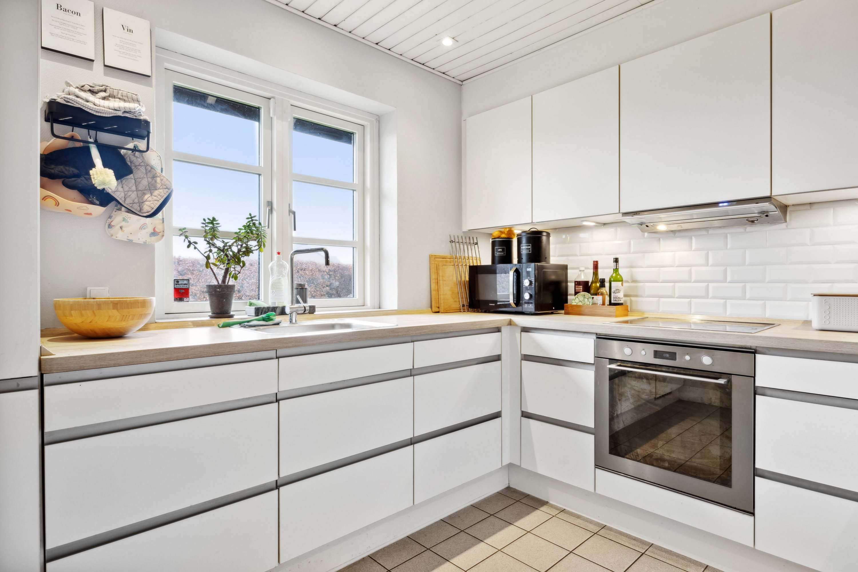 Fremhævet køkken billede i fuldskærmstilstand. Billede af Bovangen 1, 4660 Store Heddinge