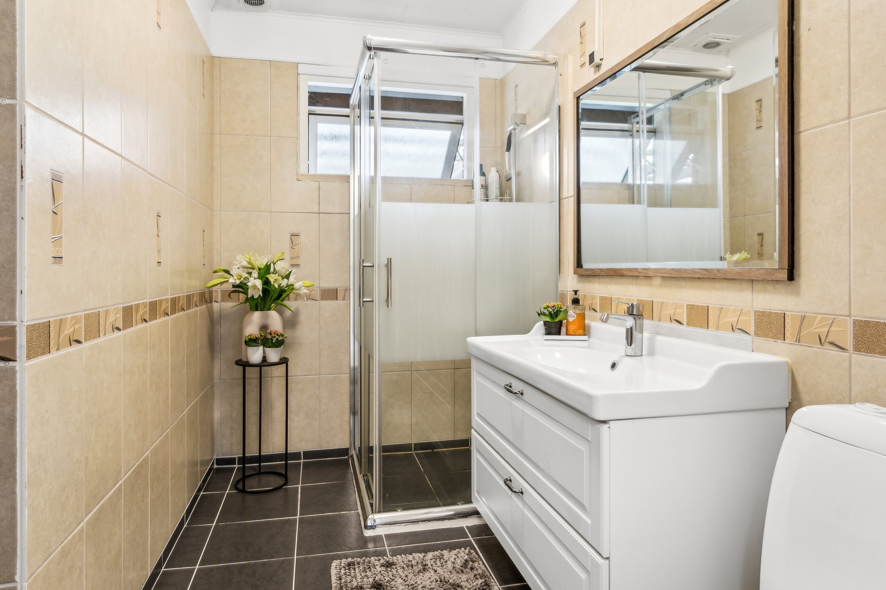 Fremhævet badeværelse billede i fuldskærmstilstand. Billede af Langåvej 48, 2650 Hvidovre