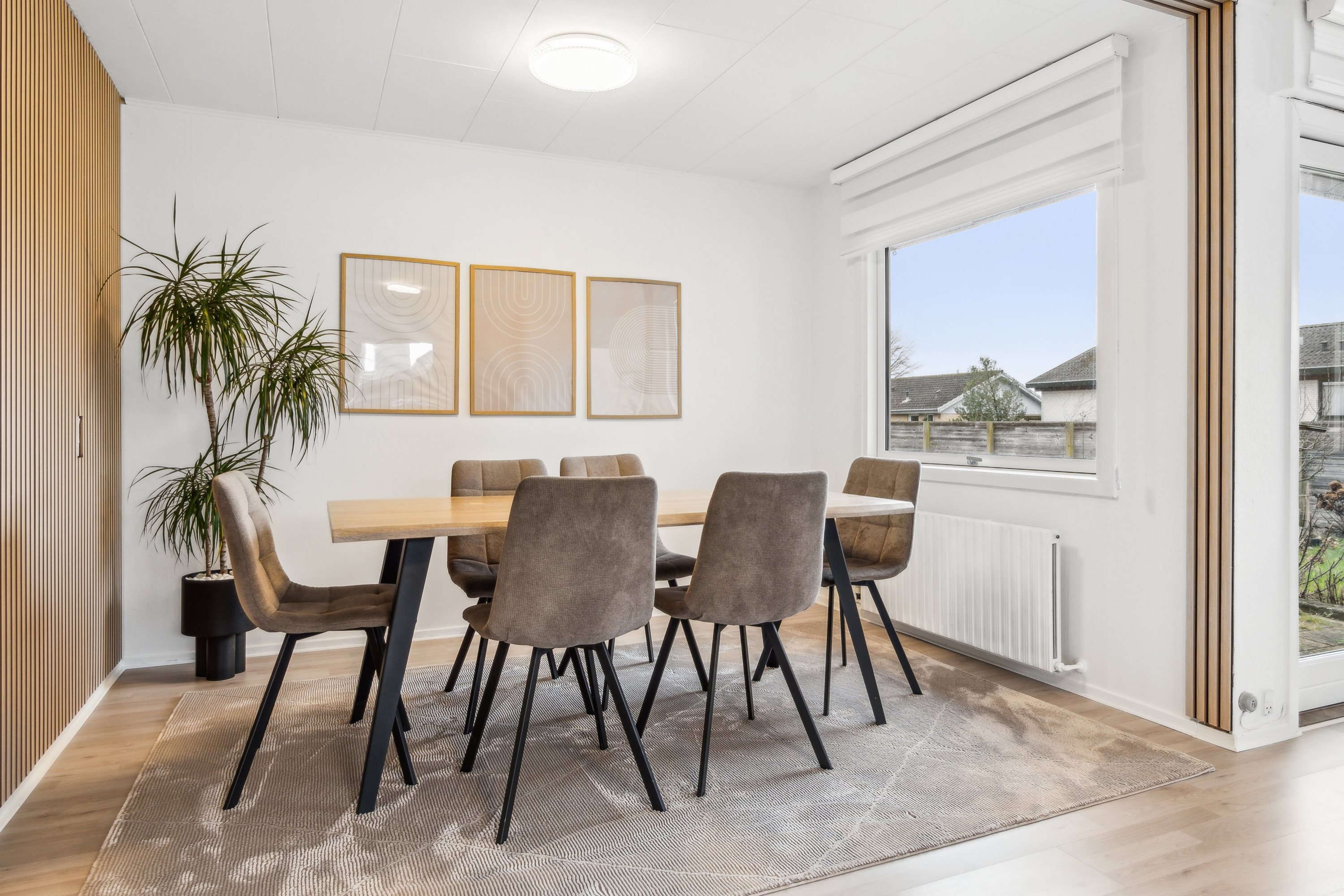 Fremhævet stue billede i fuldskærmstilstand. Billede af Langåvej 48, 2650 Hvidovre