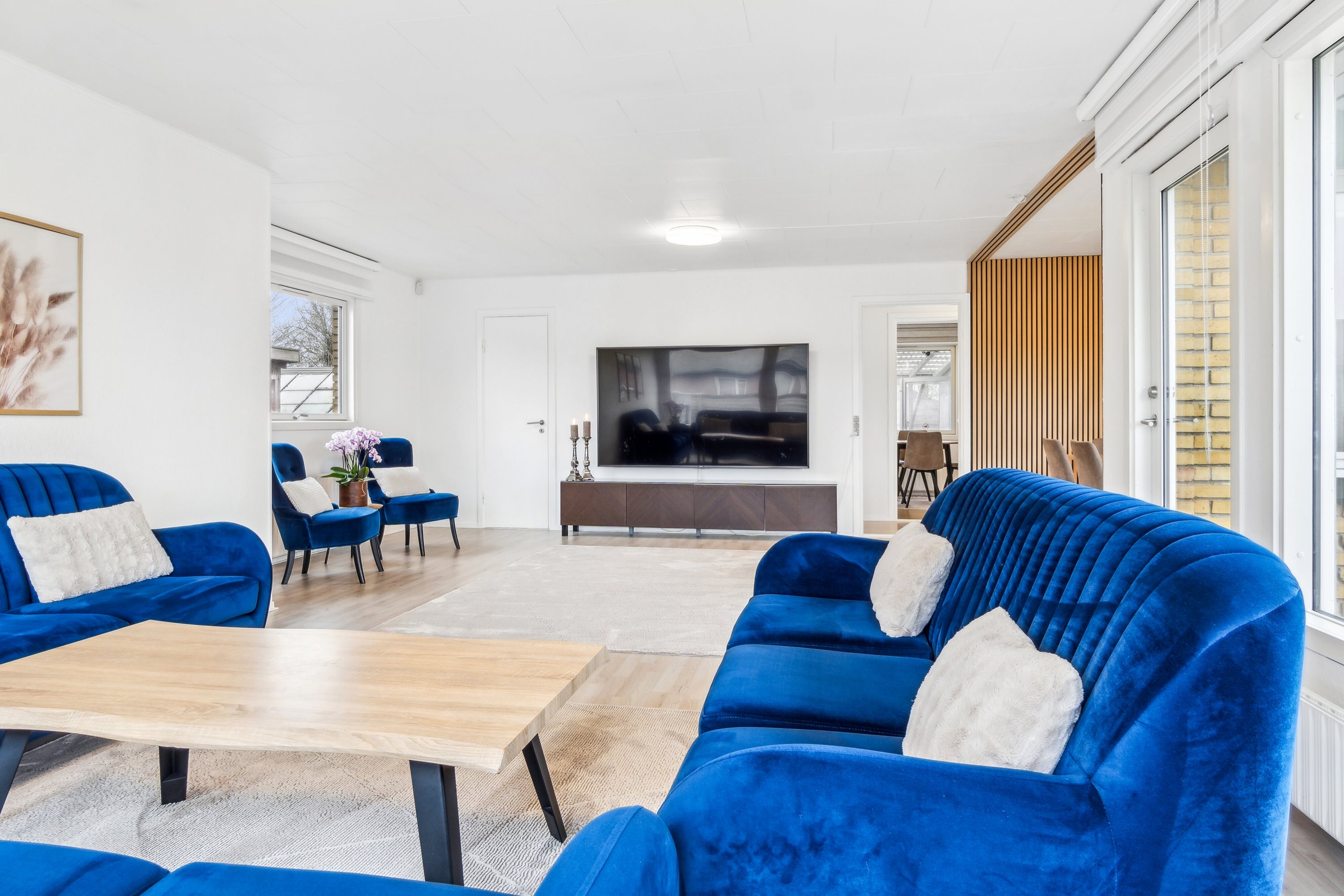 Fremhævet stue billede i fuldskærmstilstand. Billede af Langåvej 48, 2650 Hvidovre