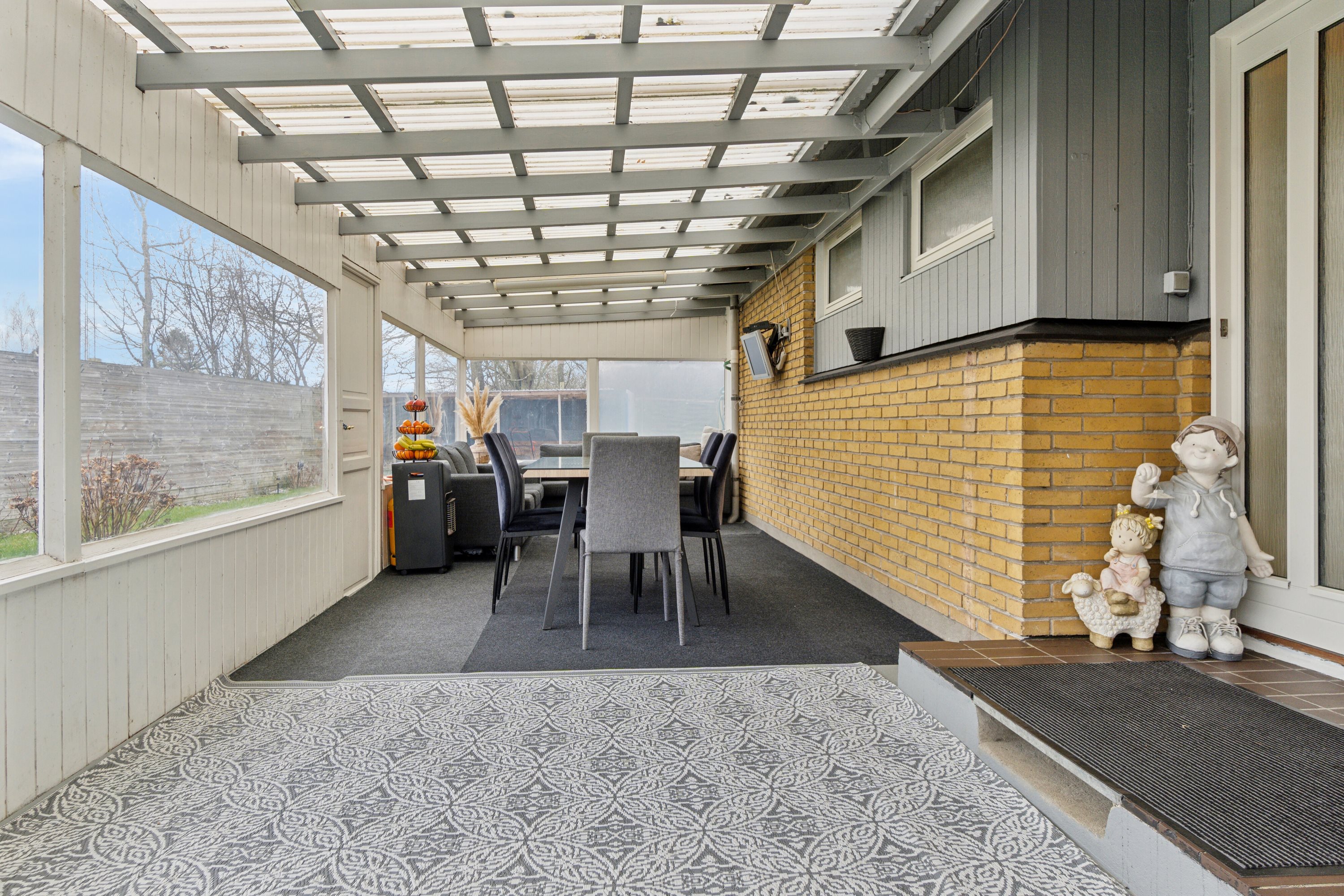 Fremhævet overdækket terrasse billede i fuldskærmstilstand. Billede af Langåvej 48, 2650 Hvidovre