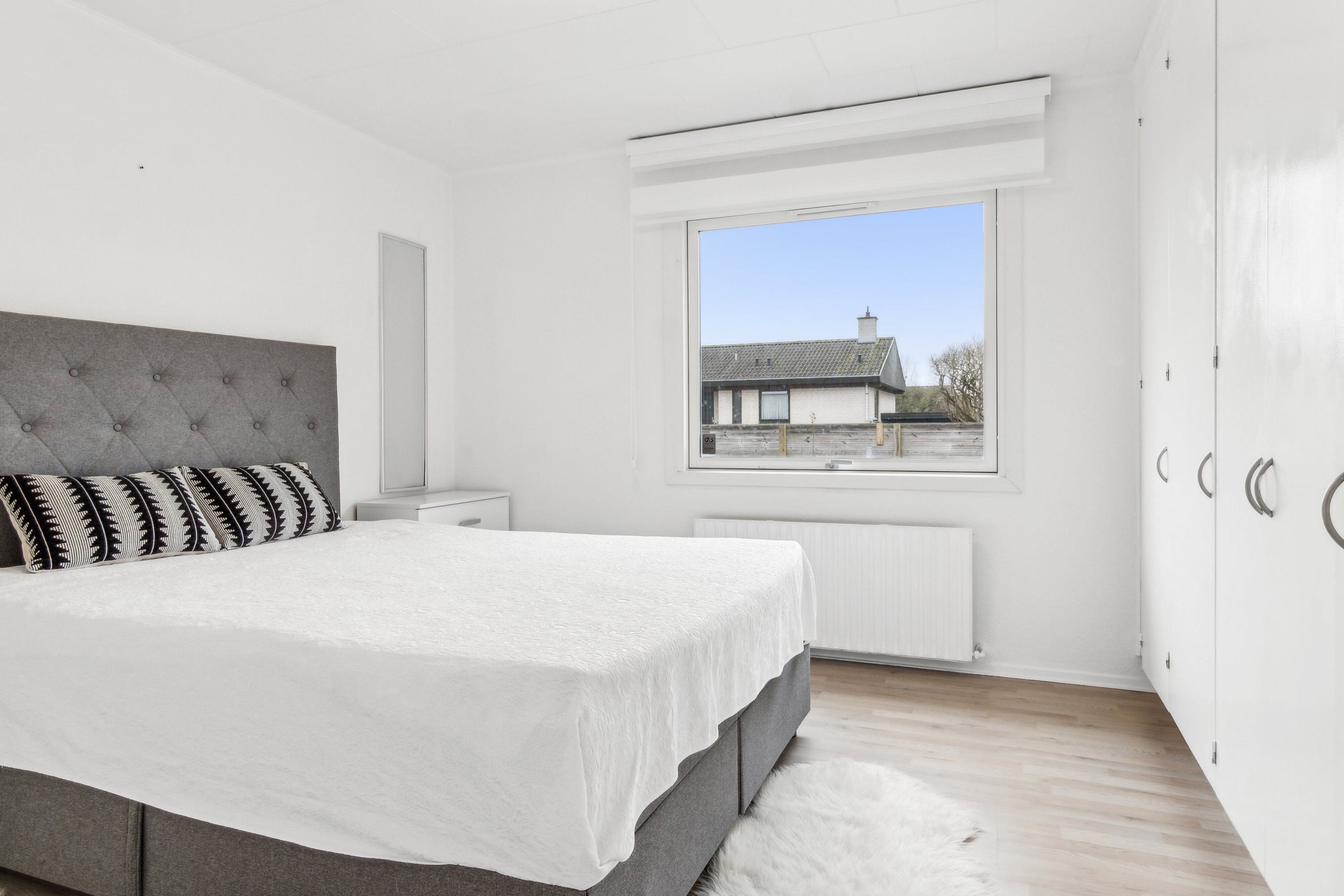 Fremhævet soveværelse billede i fuldskærmstilstand. Billede af Langåvej 48, 2650 Hvidovre