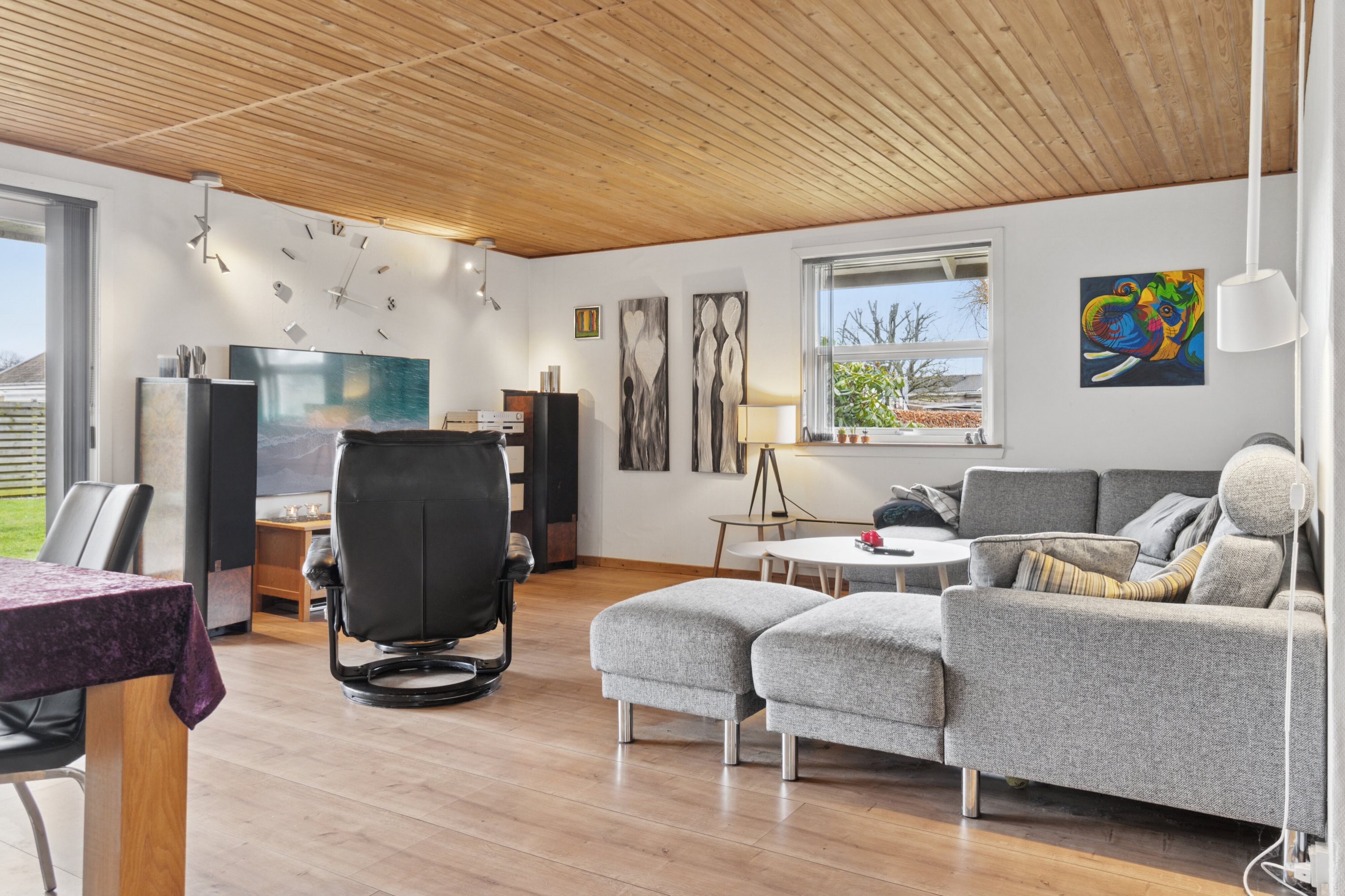 Fremhævet stue billede i fuldskærmstilstand. Billede af Violvej 38, Svenstrup, 4220 Korsør