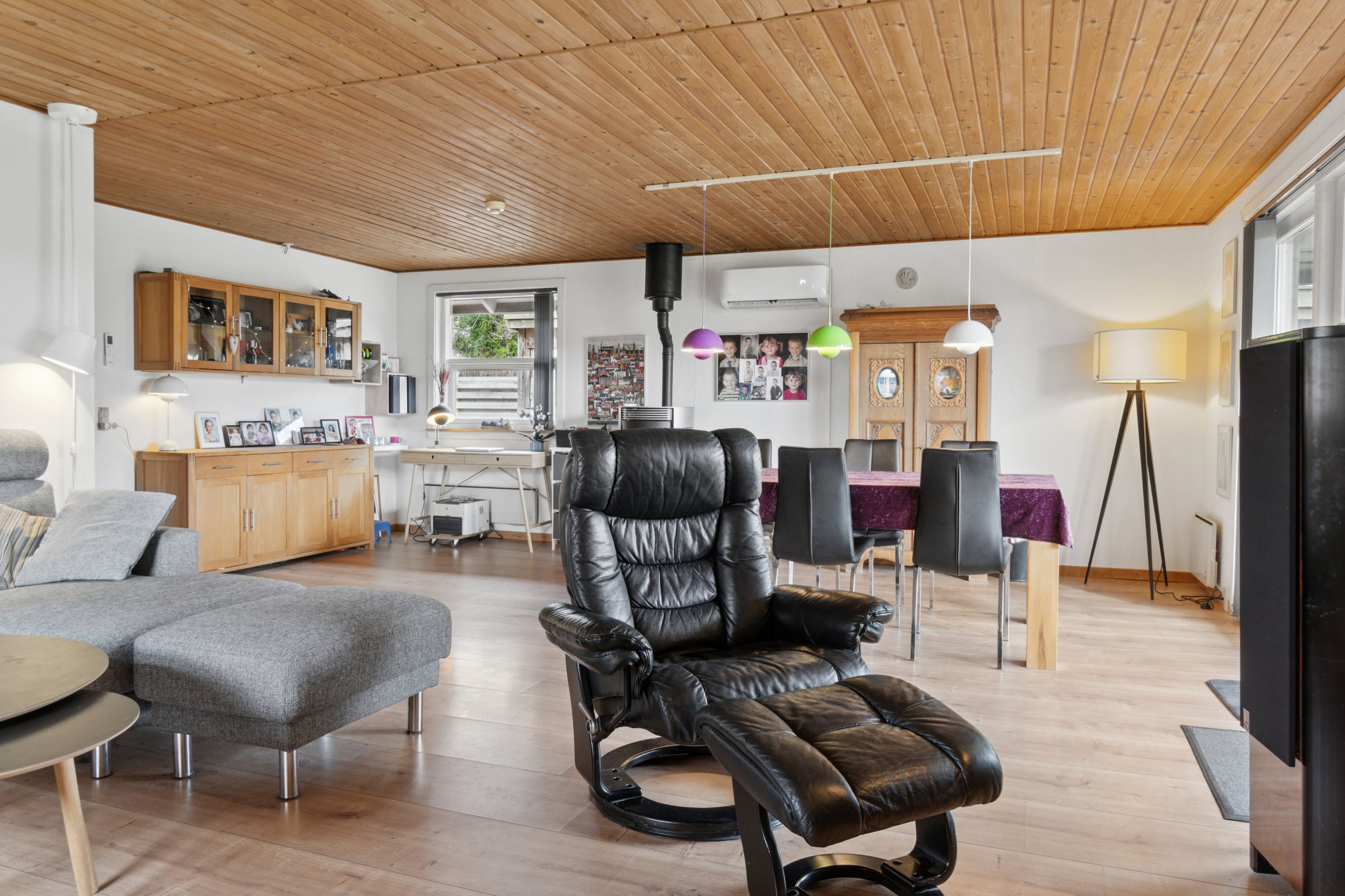 Fremhævet stue billede i fuldskærmstilstand. Billede af Violvej 38, Svenstrup, 4220 Korsør