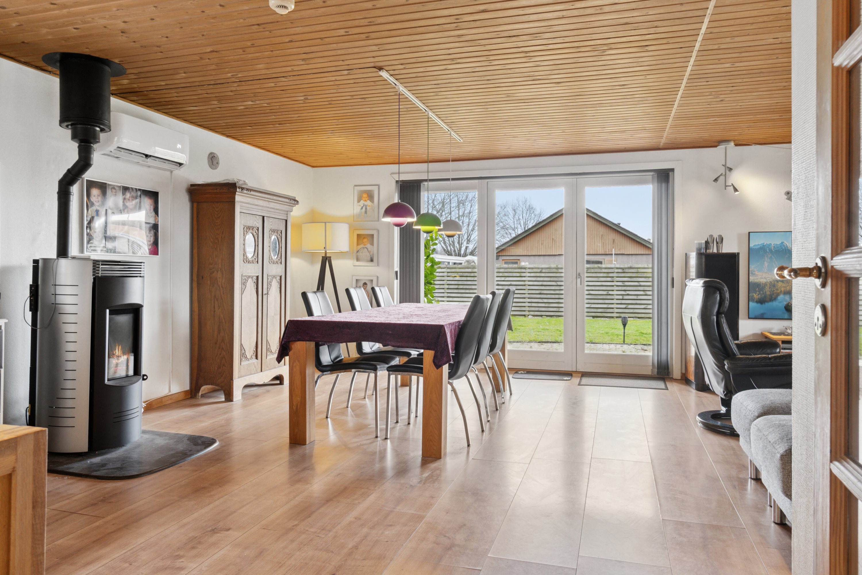 Fremhævet stue billede i fuldskærmstilstand. Billede af Violvej 38, Svenstrup, 4220 Korsør