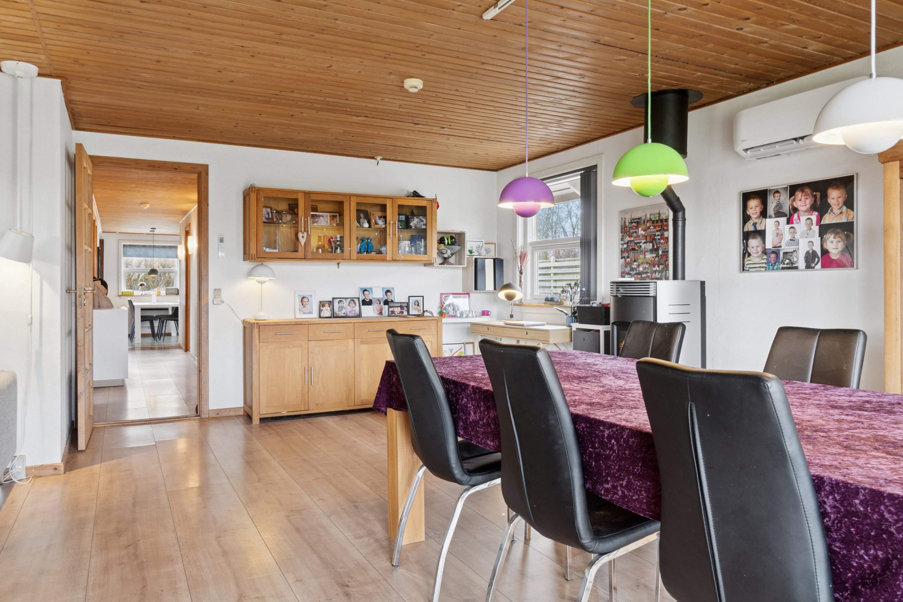 Fremhævet stue billede i fuldskærmstilstand. Billede af Violvej 38, Svenstrup, 4220 Korsør