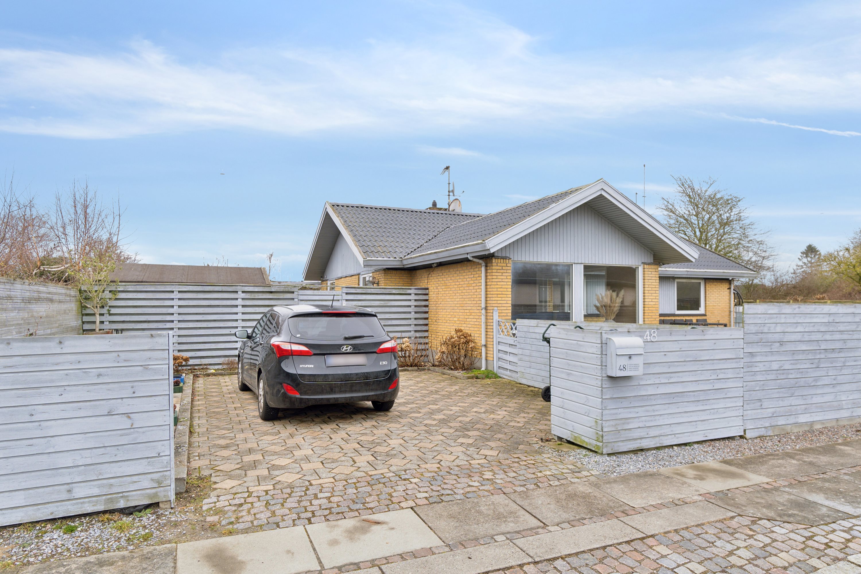 Fremhævet set fra vejen billede i fuldskærmstilstand. Billede af Langåvej 48, 2650 Hvidovre