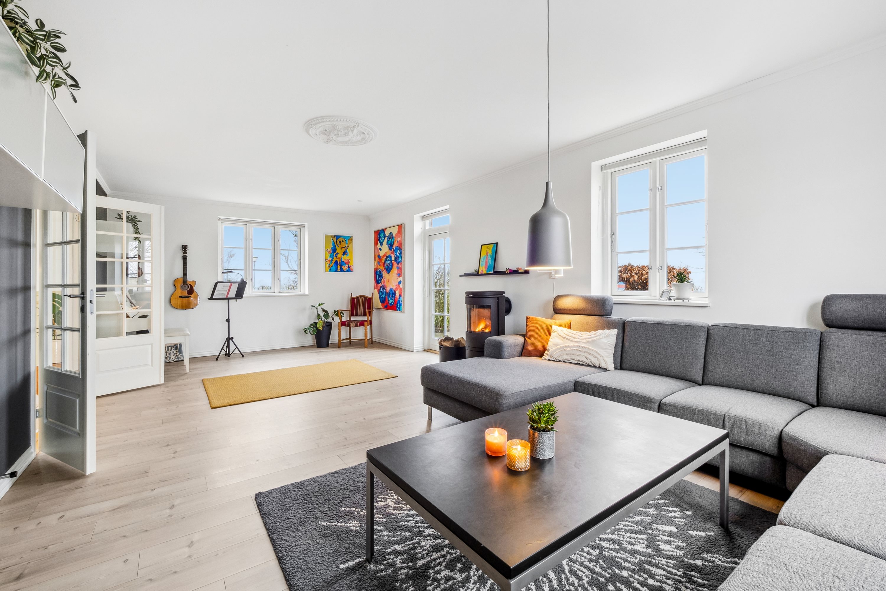 Fremhævet stue billede i fuldskærmstilstand. Billede af Marianevej 55, Vinde, 7800 Skive