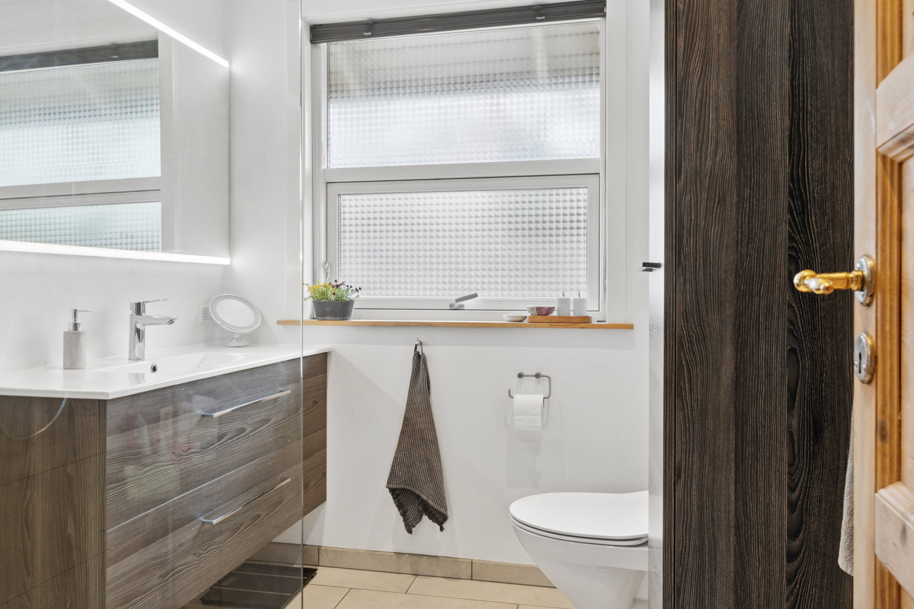 Fremhævet badeværelse billede i fuldskærmstilstand. Billede af Violvej 38, Svenstrup, 4220 Korsør