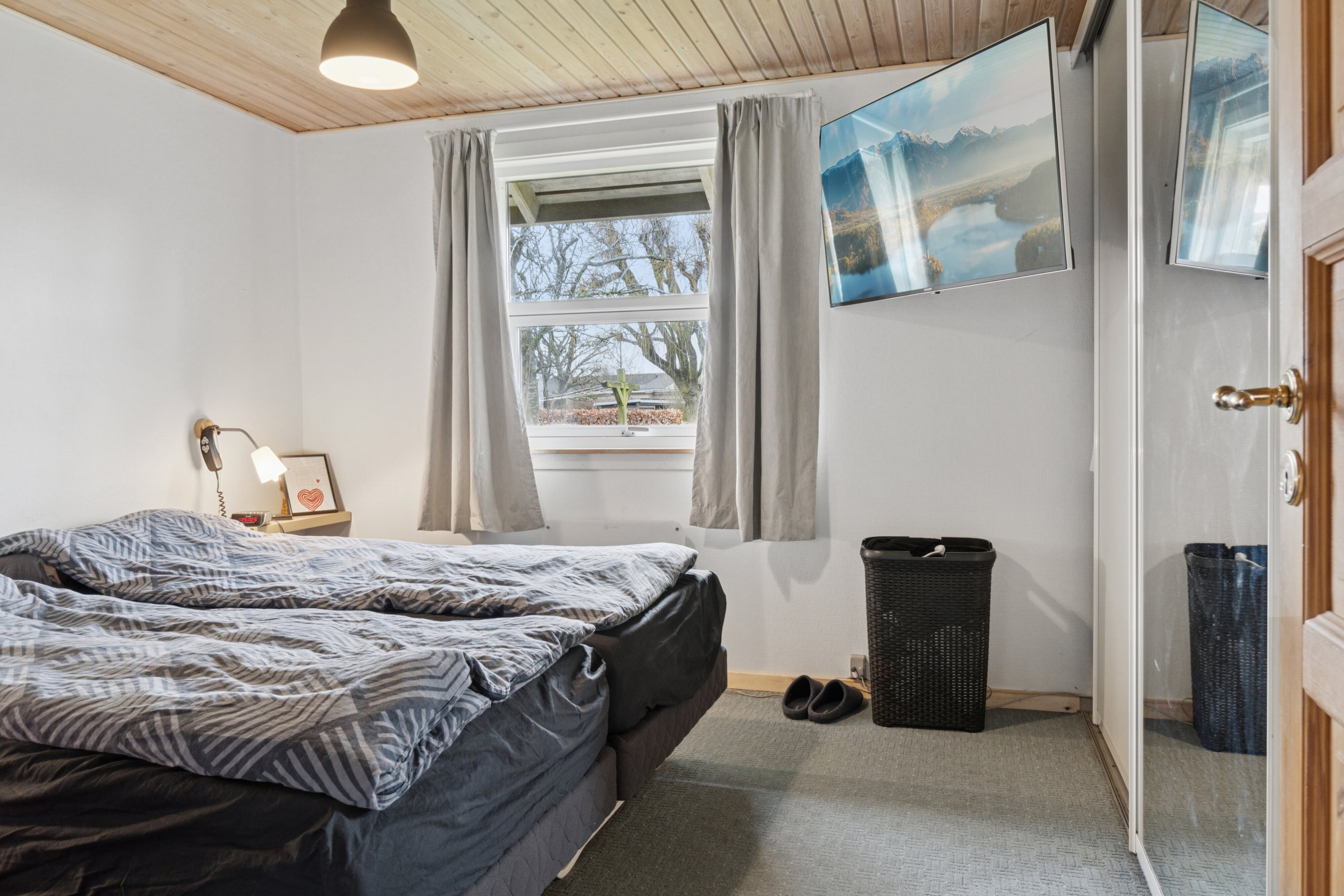 Fremhævet soveværelse billede i fuldskærmstilstand. Billede af Violvej 38, Svenstrup, 4220 Korsør