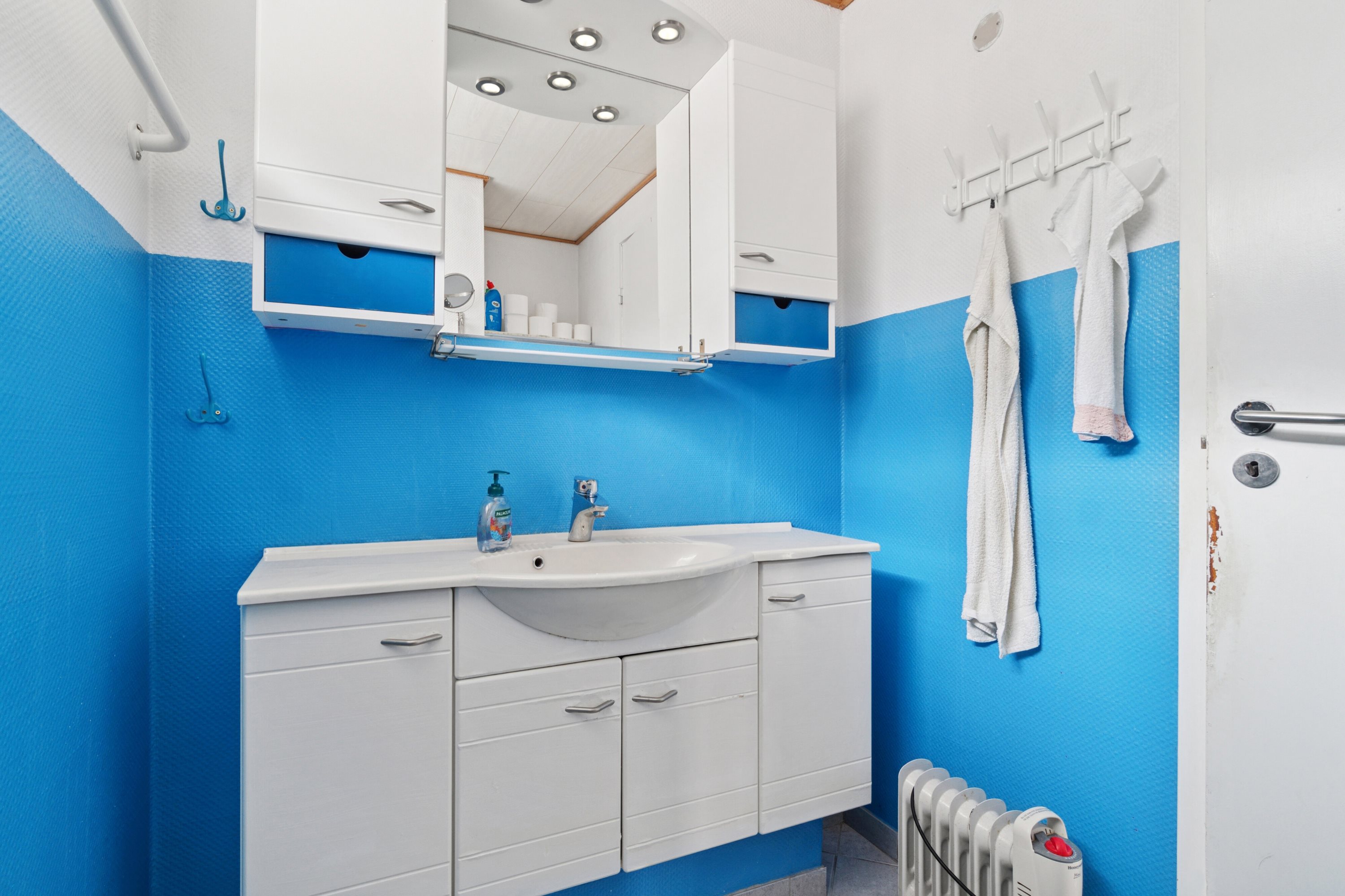 Fremhævet badeværelse billede i fuldskærmstilstand. Billede af Klemens Storegade 7, 3782 Klemensker