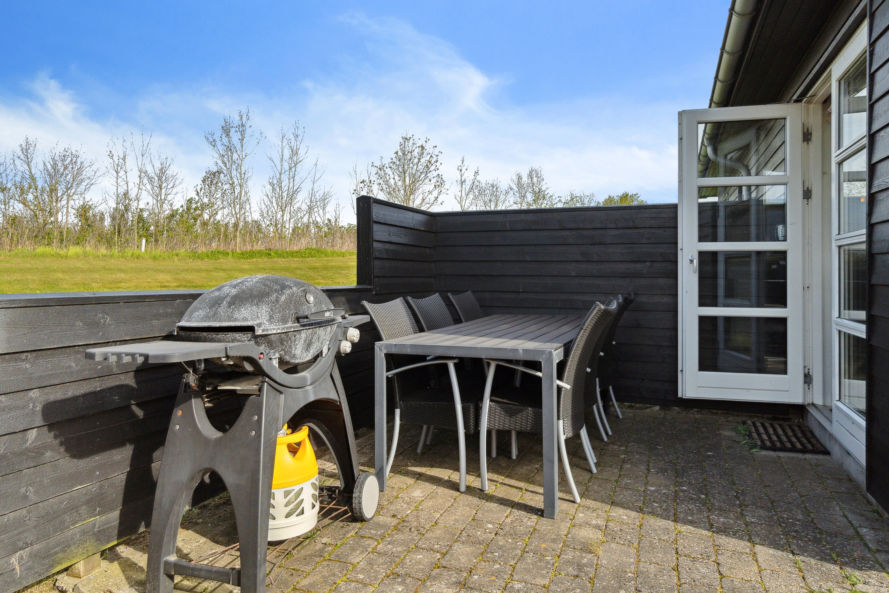 Fremhævet terrasse billede i fuldskærmstilstand. Billede af Golfvænget 6, Gatten, 9640 Farsø