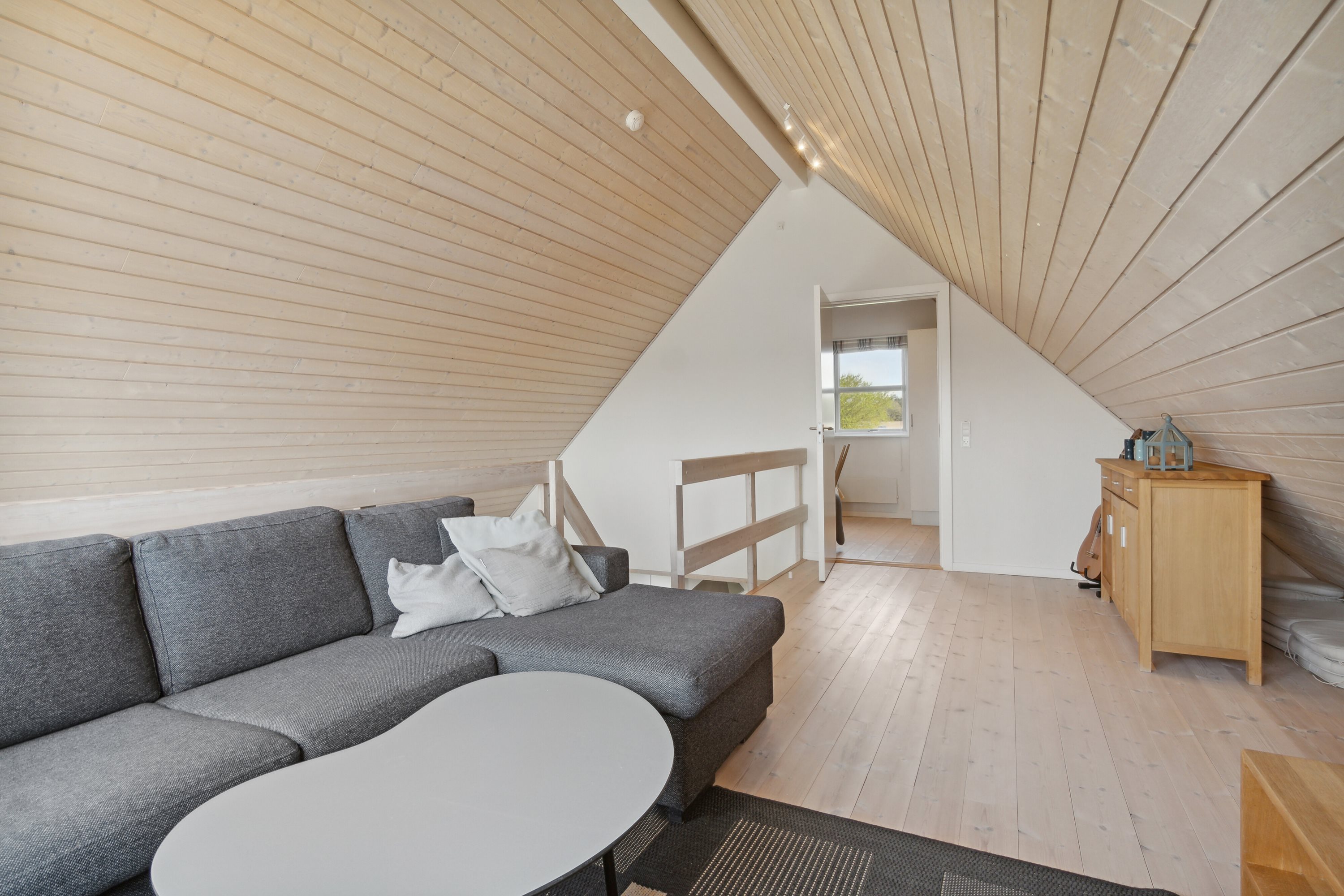 Fremhævet stue billede i fuldskærmstilstand. Billede af Golfvænget 6, Gatten, 9640 Farsø