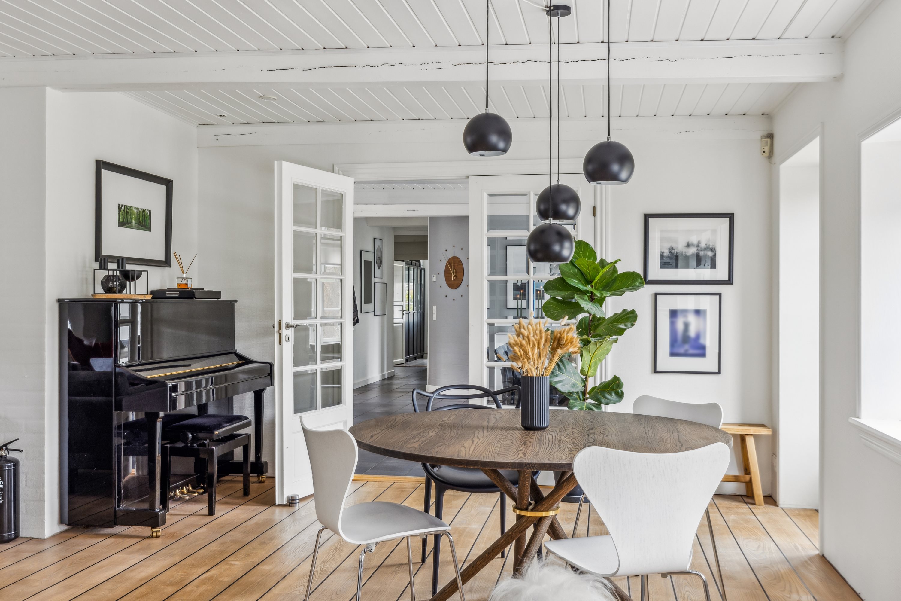 Fremhævet stue billede i fuldskærmstilstand. Billede af Obbekjærvej 129, Obbekær, 6760 Ribe