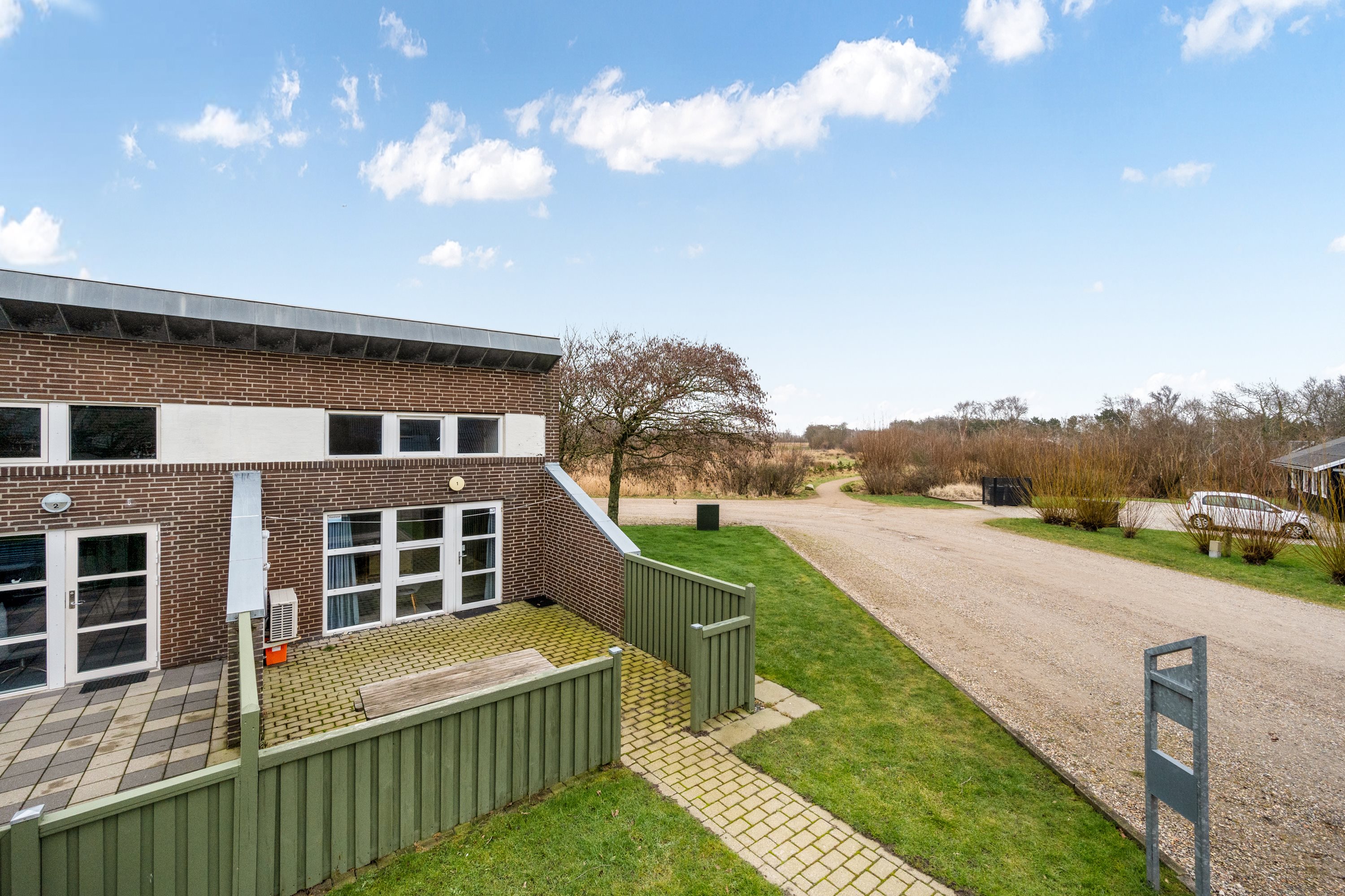 Fremhævet facade billede i fuldskærmstilstand. Billede af Vester Fælled (G1) 160, Bork Havn, 6893 Hemmet