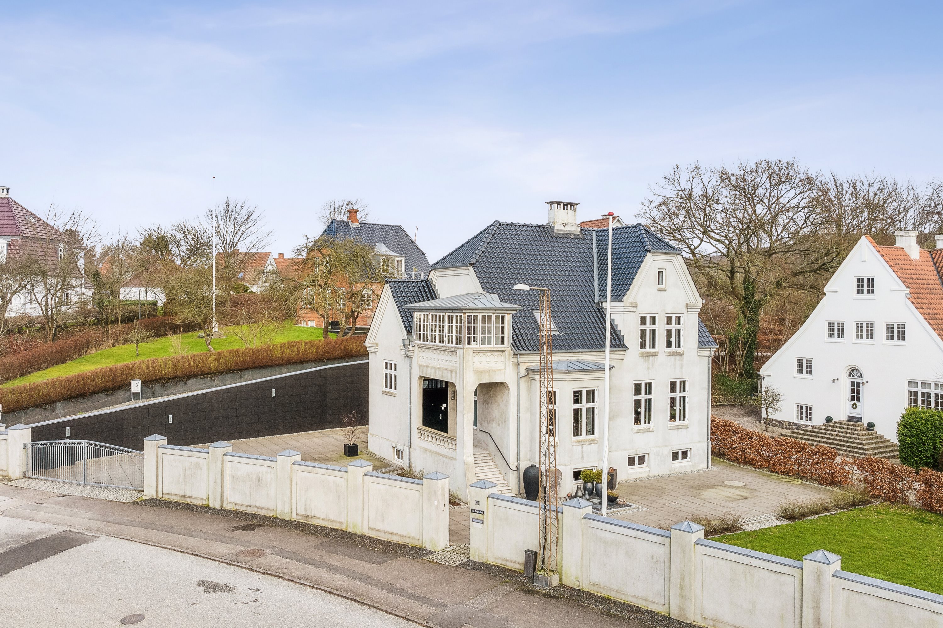 Fremhævet set fra haven billede i fuldskærmstilstand. Billede af Jørgensgård 21, 6200 Aabenraa