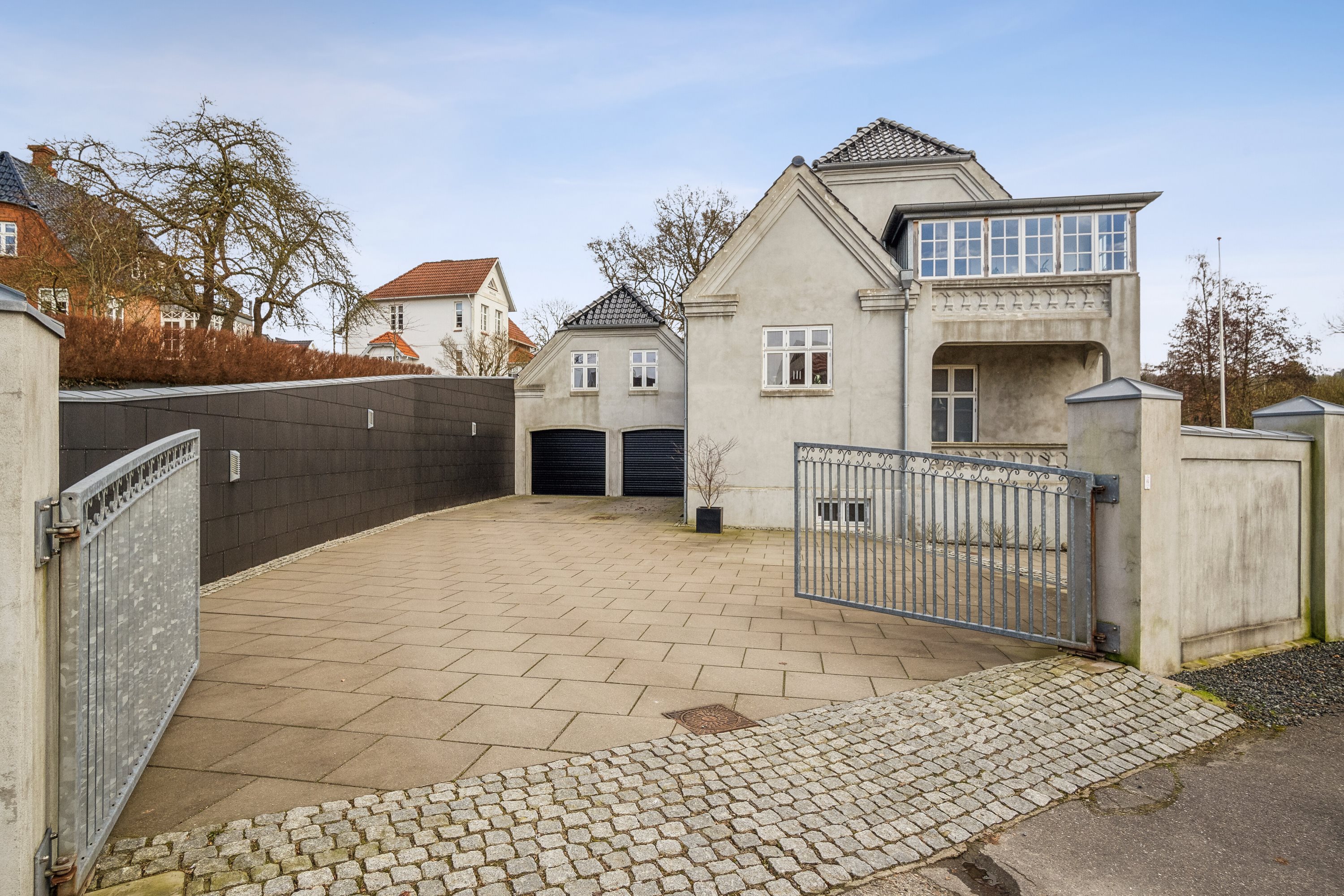 Fremhævet udendørs billede i fuldskærmstilstand. Billede af Jørgensgård 21, 6200 Aabenraa